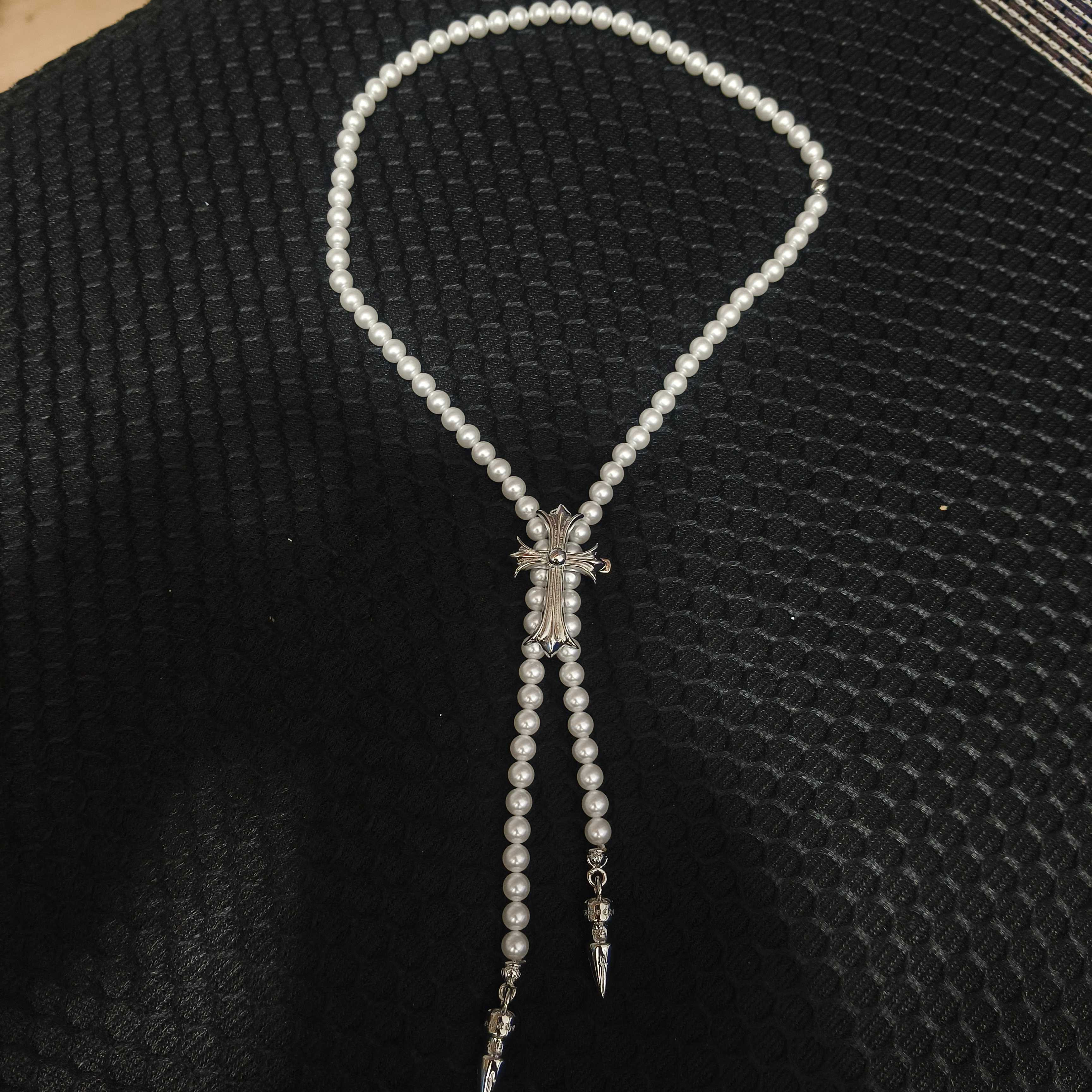 Ch**me He**ts pearl necklace