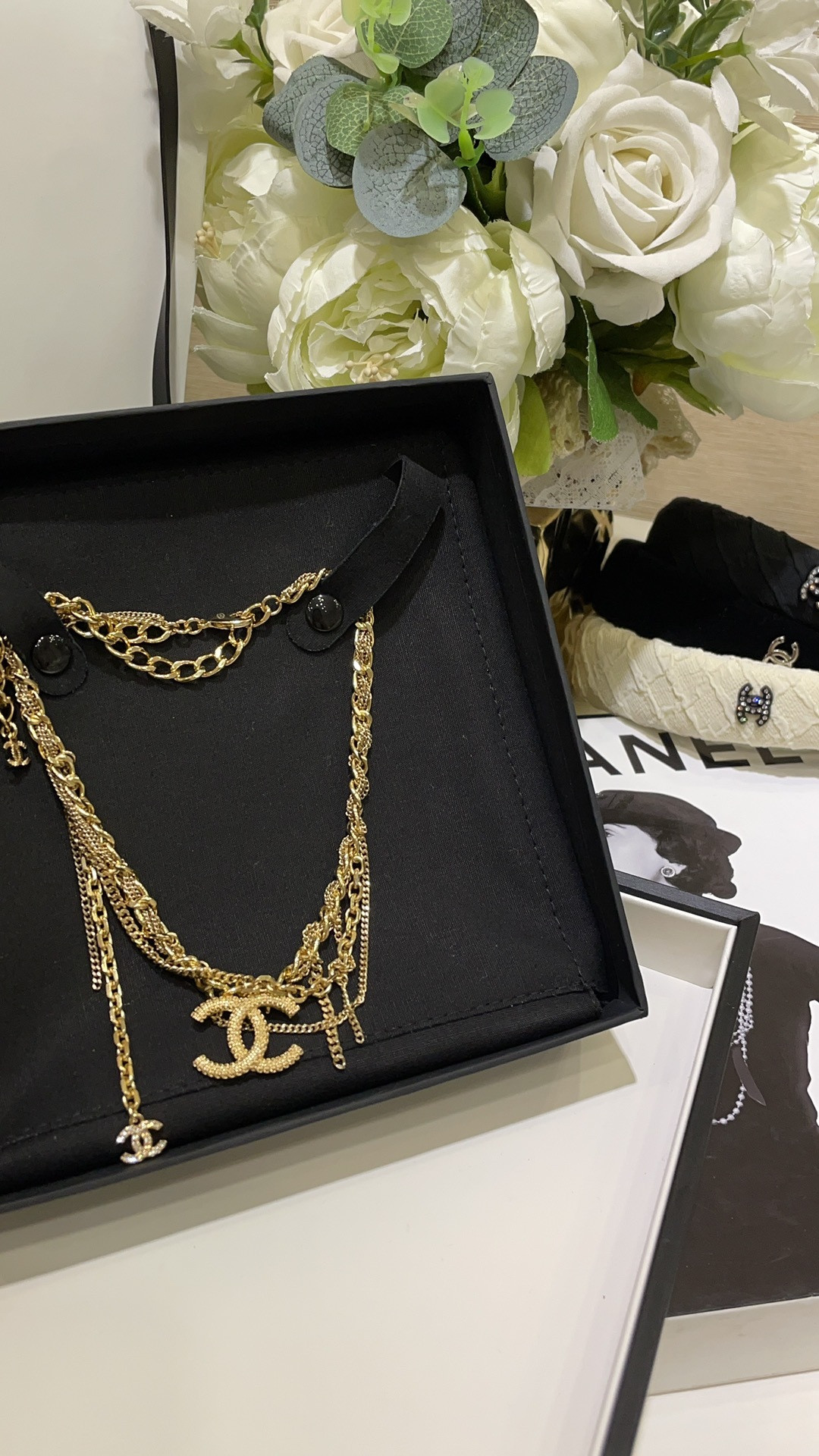 Ch*el necklace
