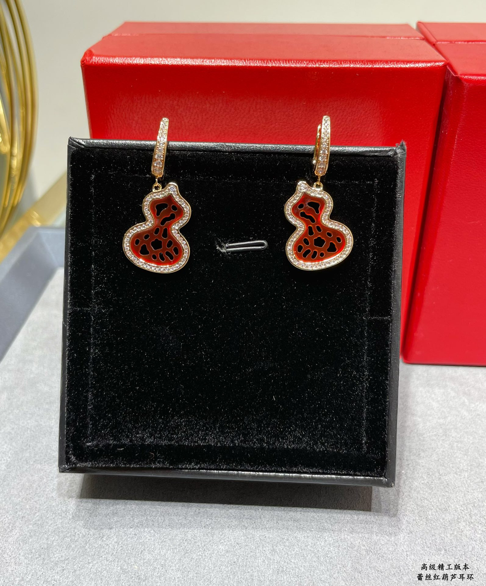 Qee1in lace gourd earrings