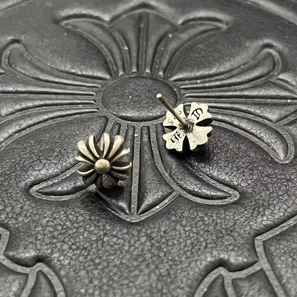 Ch**me He**ts cross stud earrings