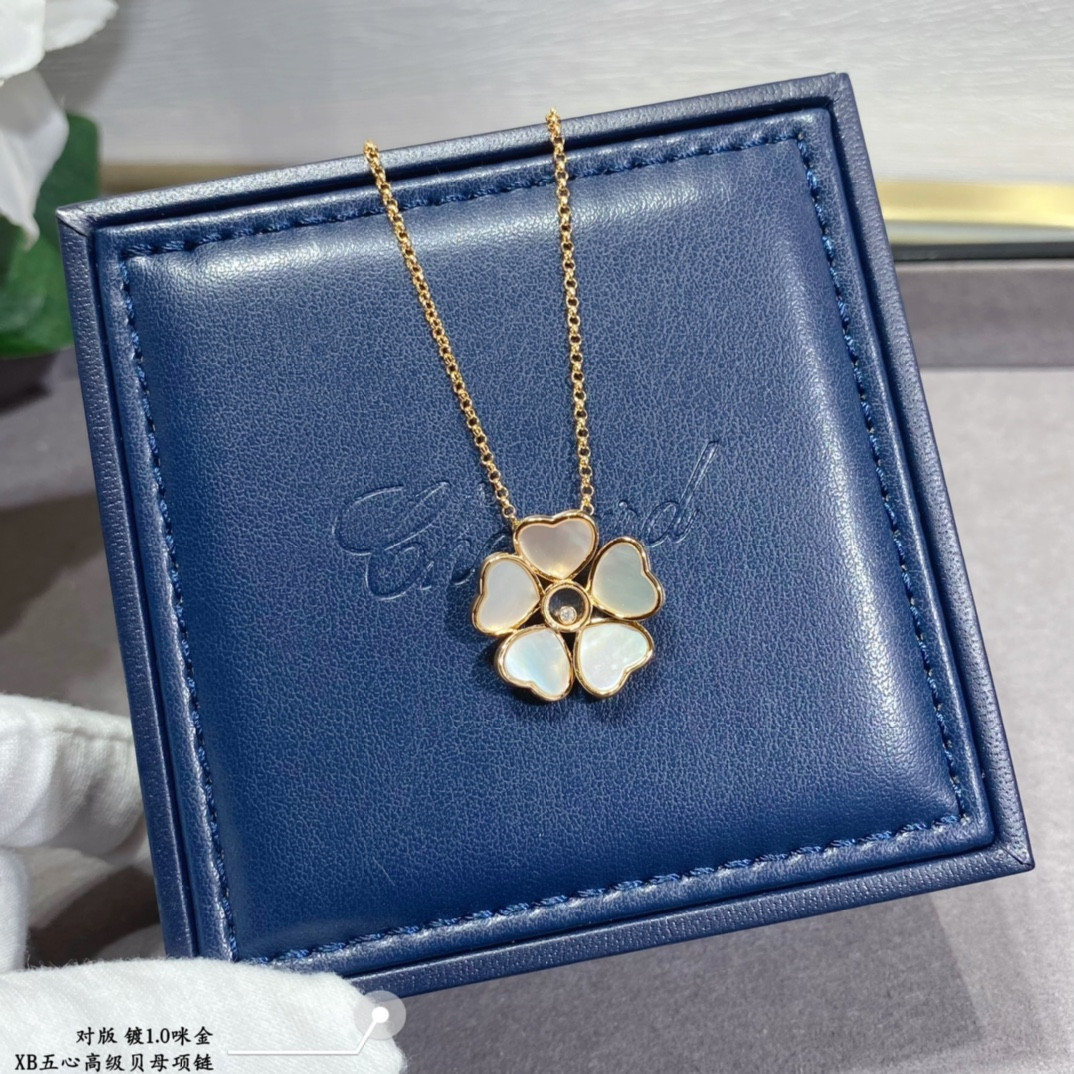 Ch0pard five he**ts mother-of-pearl  necklace