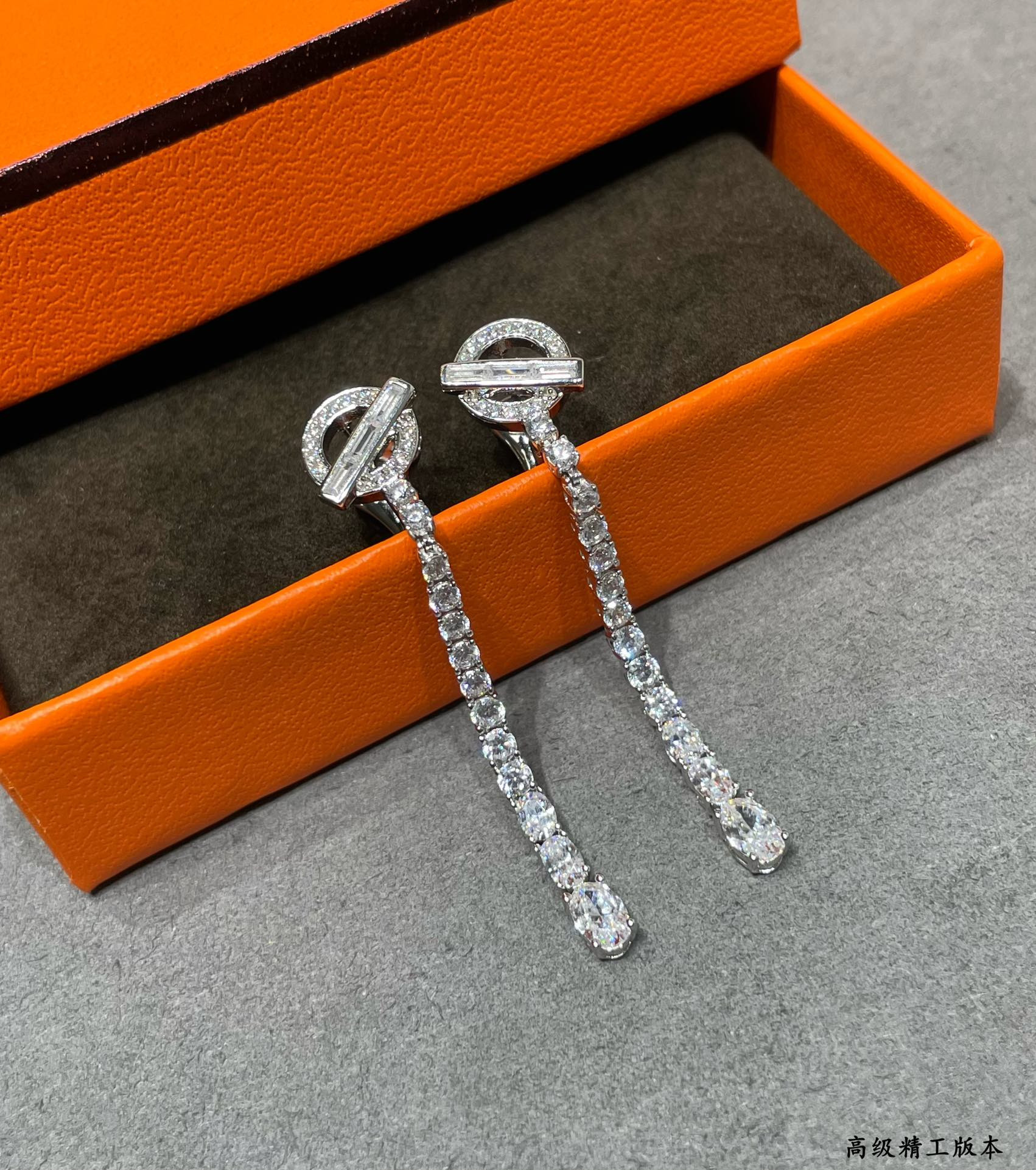 H**mes ot fully di*m*nd-encrusted earrings