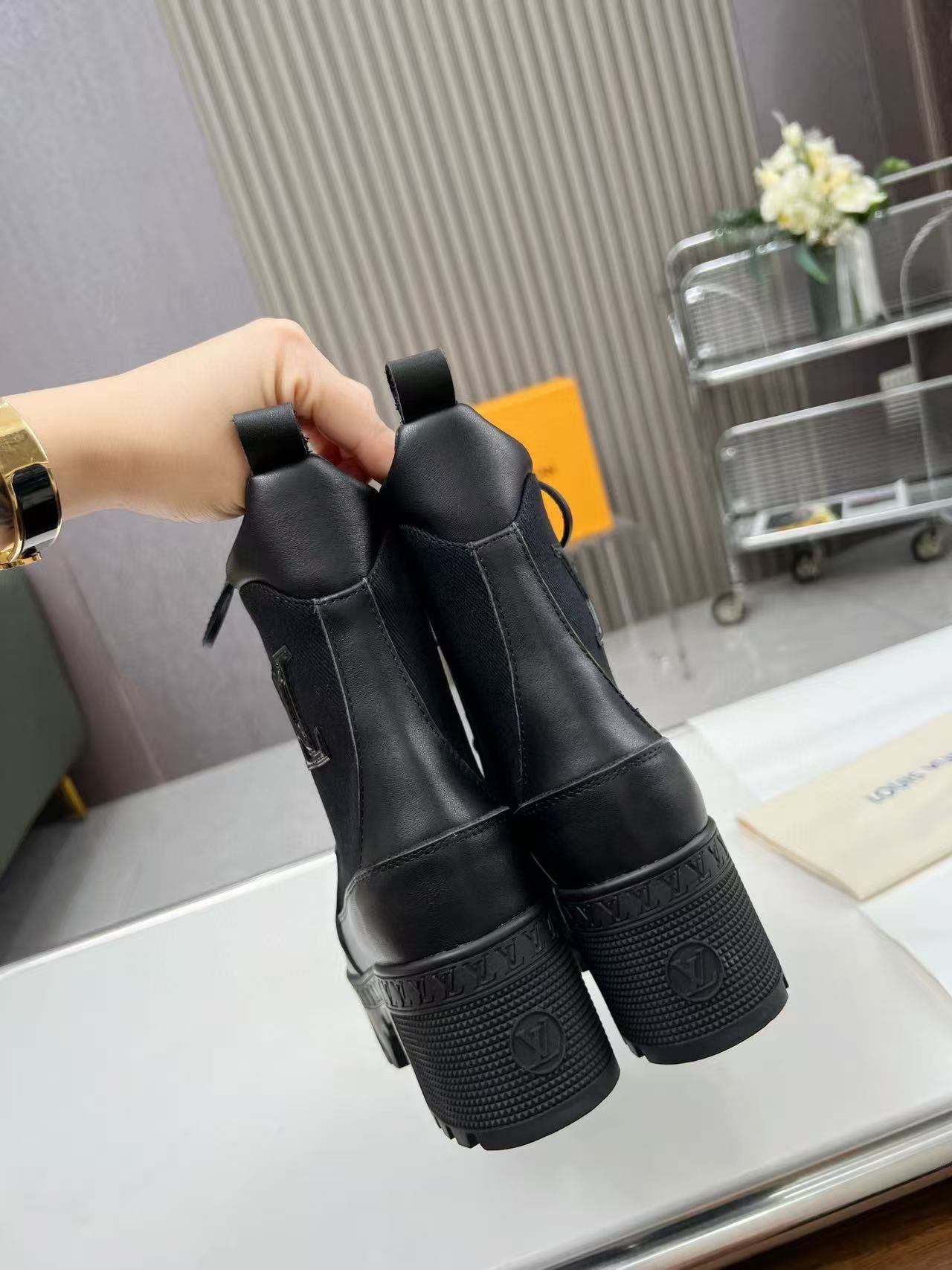 UA LV Laureate Platform Desert Boot