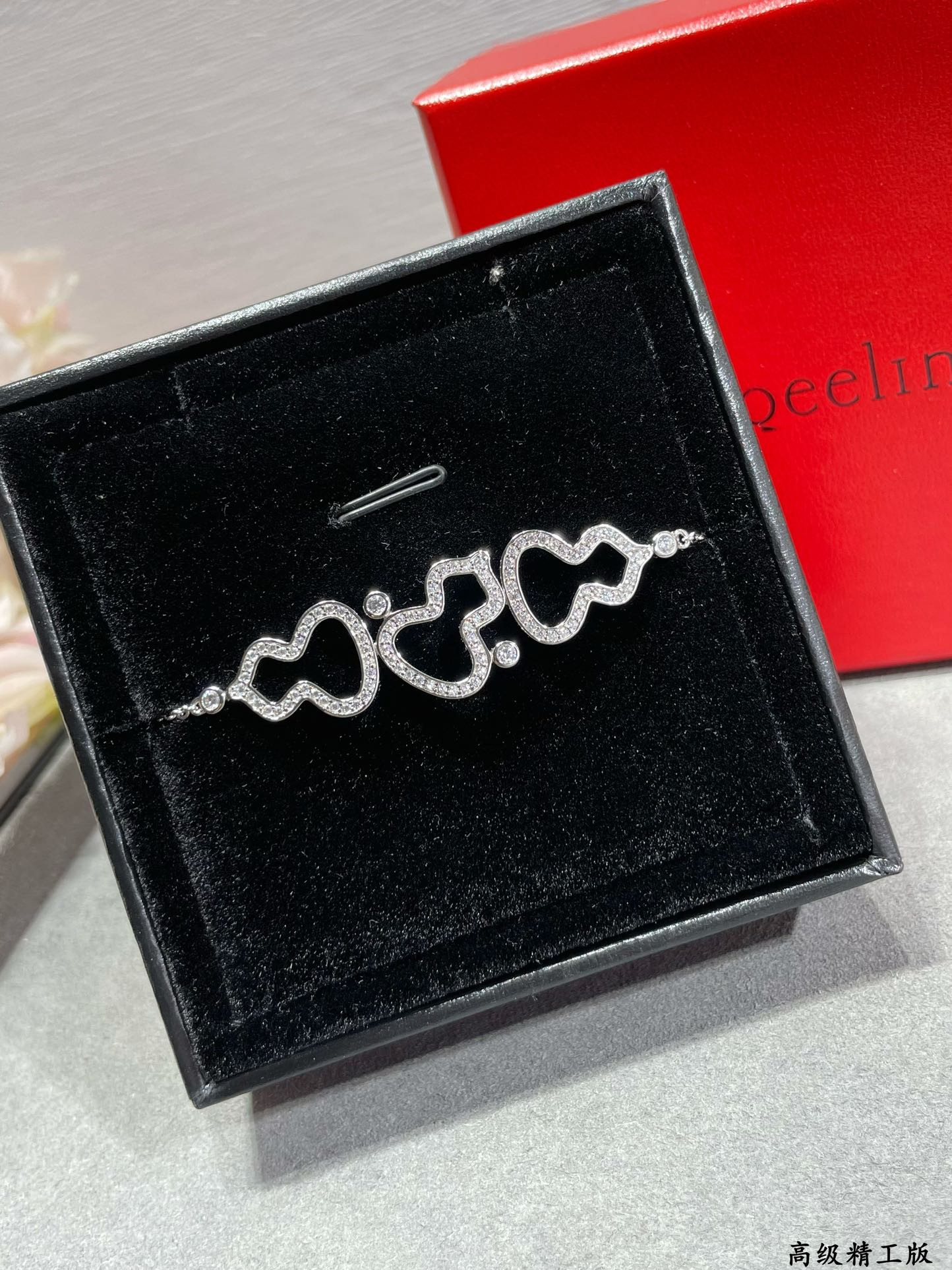 Qee1in triple gourd full di*m*nd bracelet