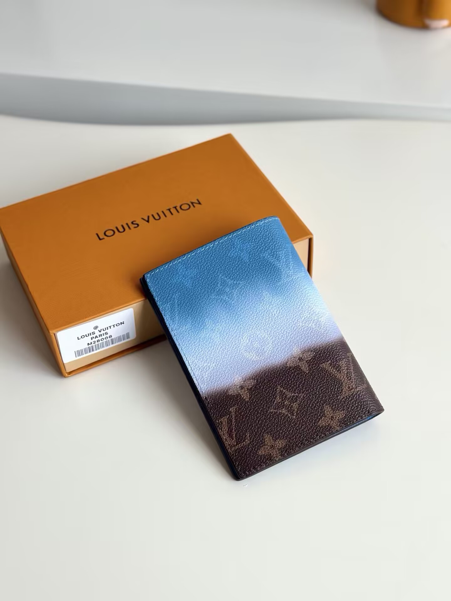 LV Passport Cover M28008 10x14x2.5cm