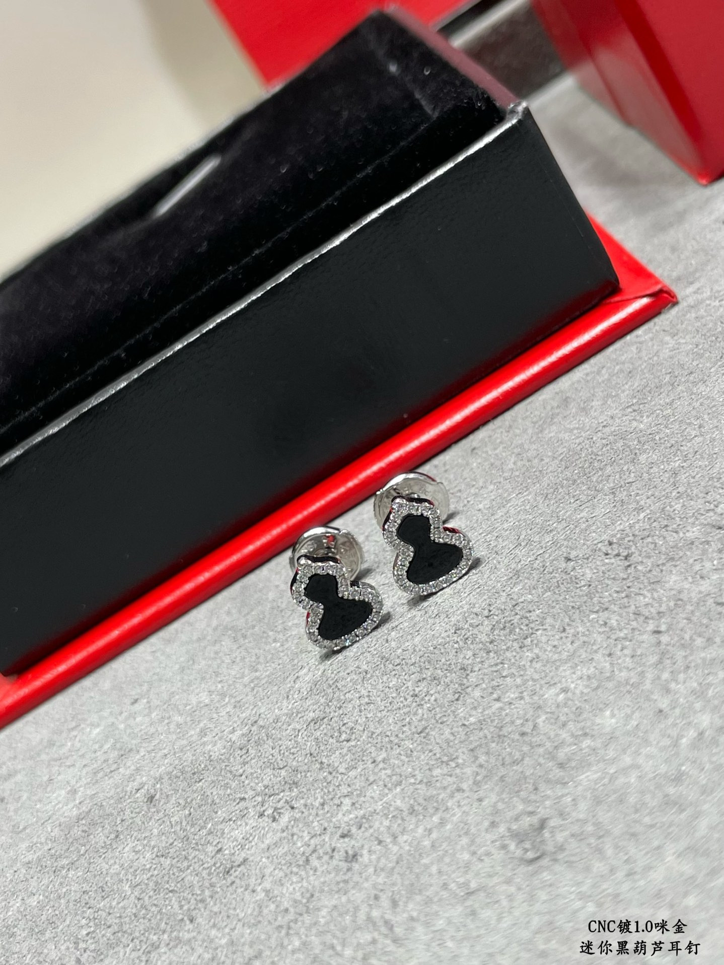 Qee1in mini gourd earrings