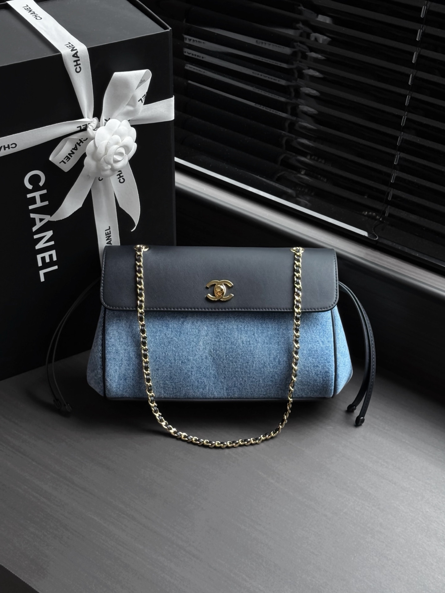 Ch*el urban essential flap bag as6427 16x29x9.5cm