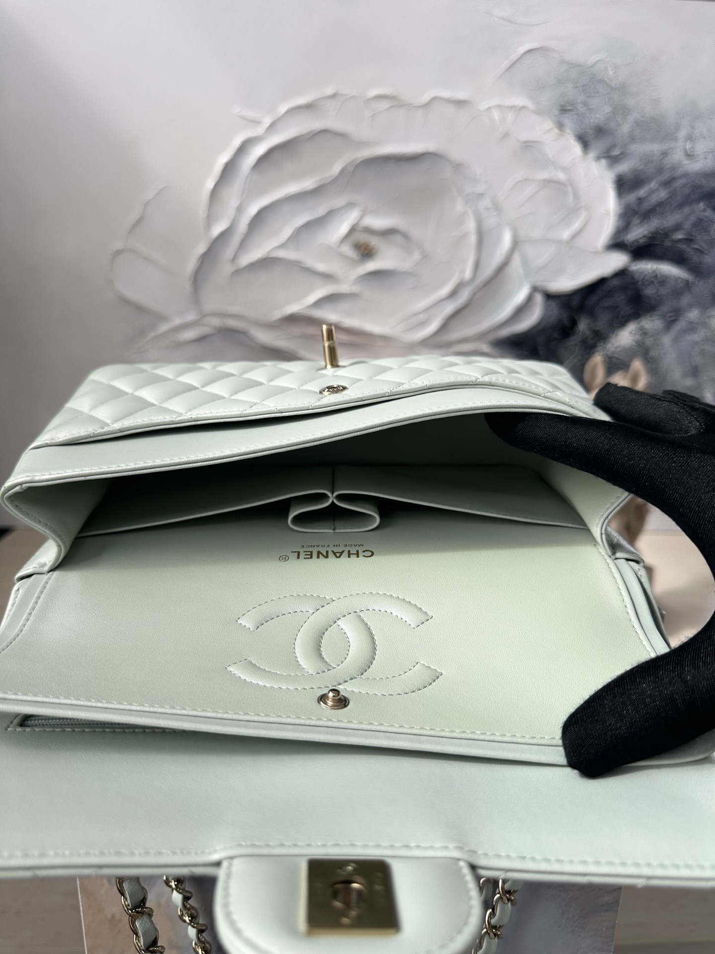 Ch*el flap bag pearlescent as1112 25.5x15.5x6cm