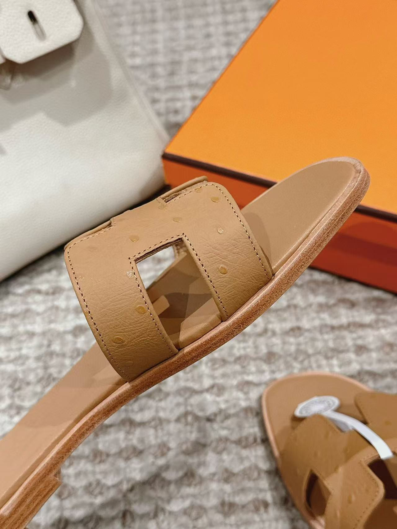 ua H**mes oran sandal