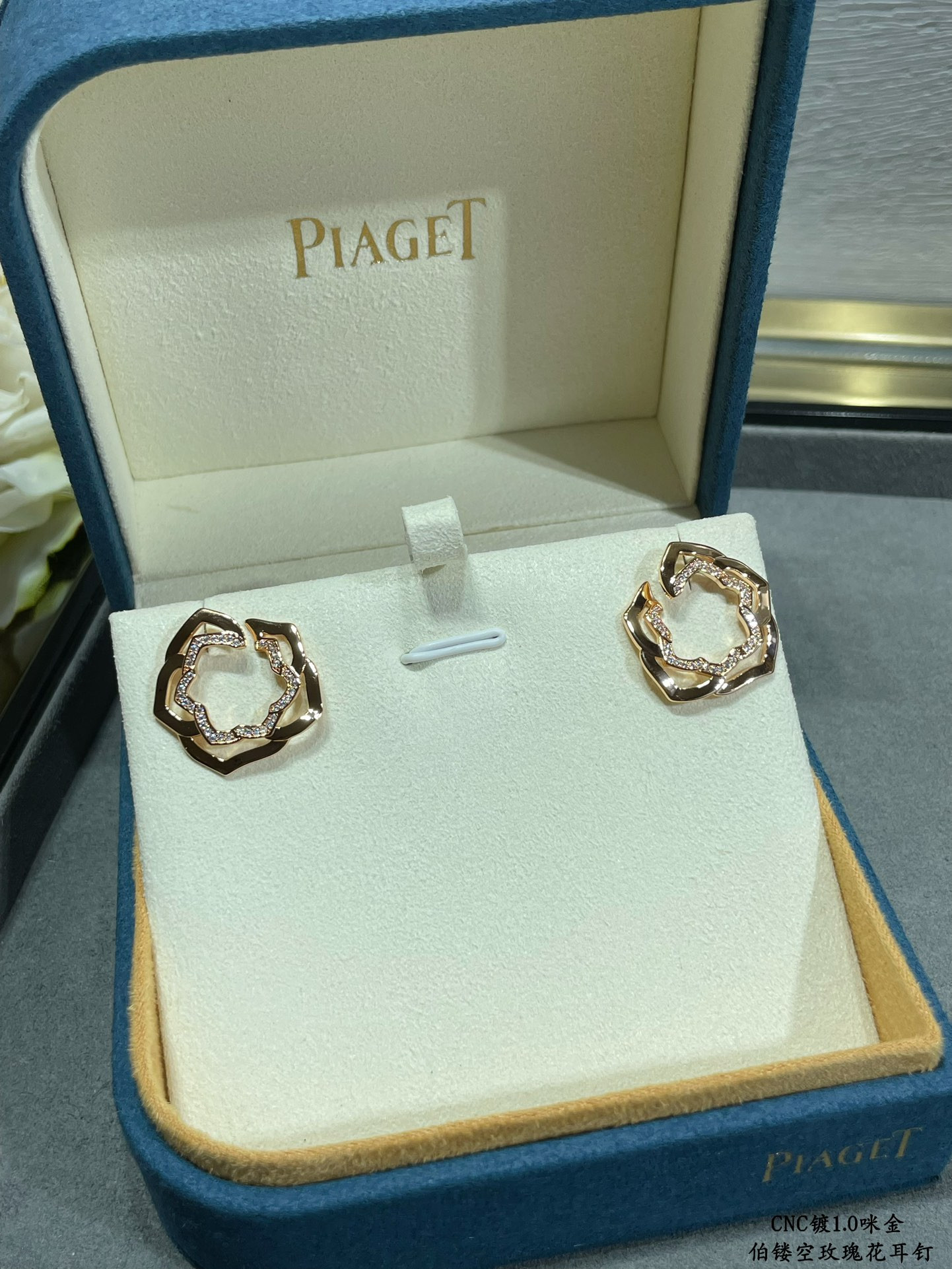 P1aget hollow rose earrings
