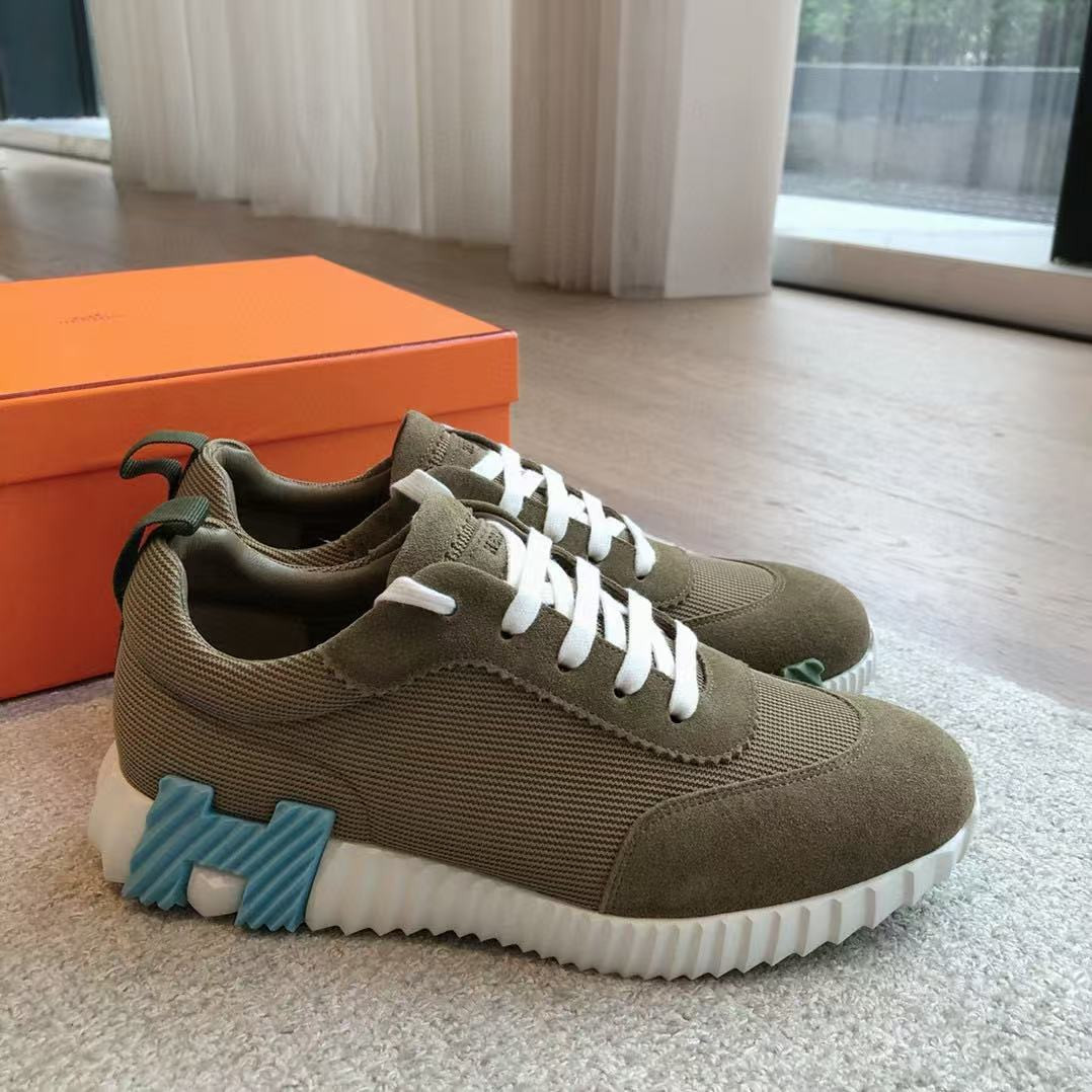 ua H**mes bouncing sneaker