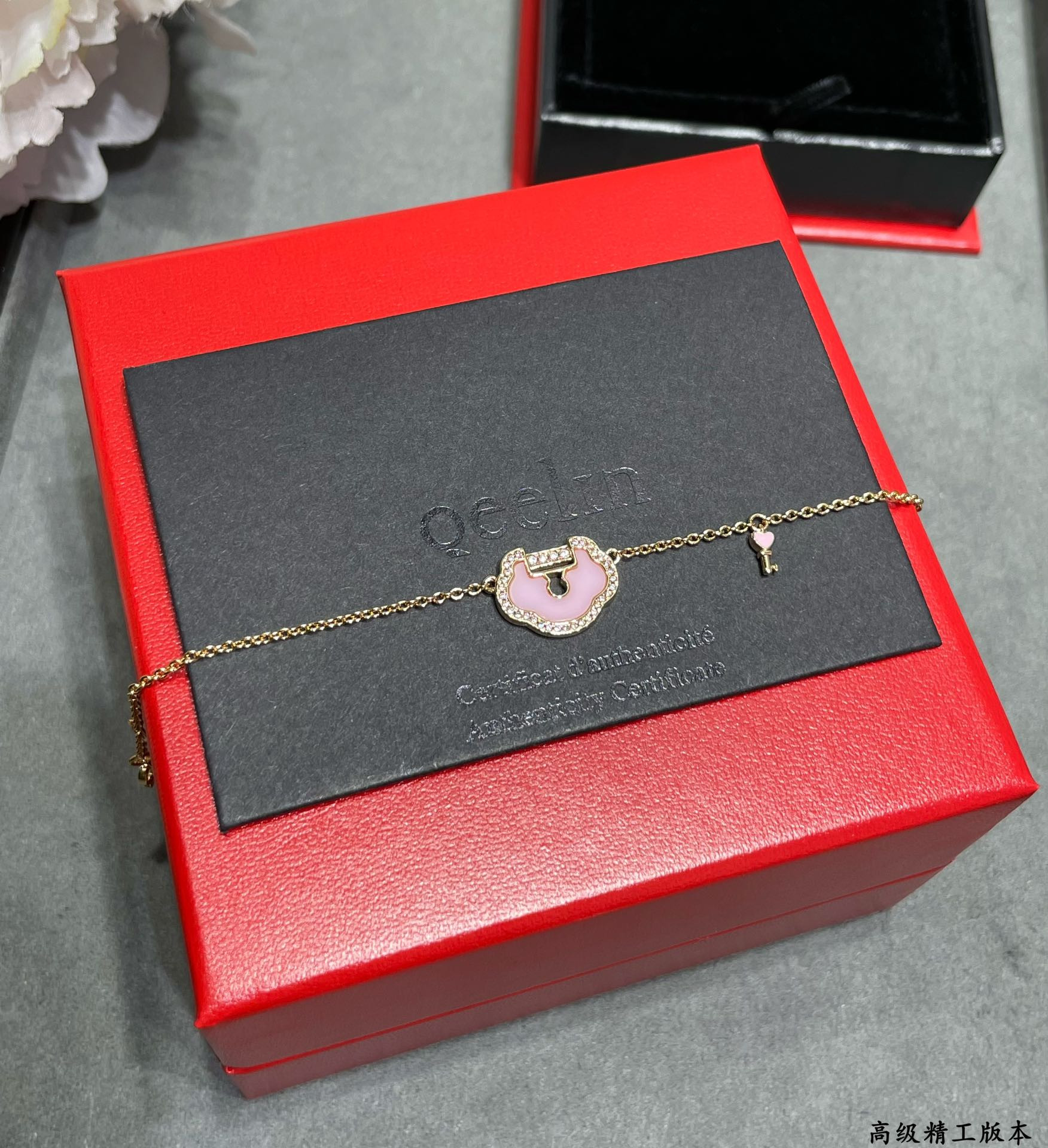 Qee1in large ruyi lock bracelet