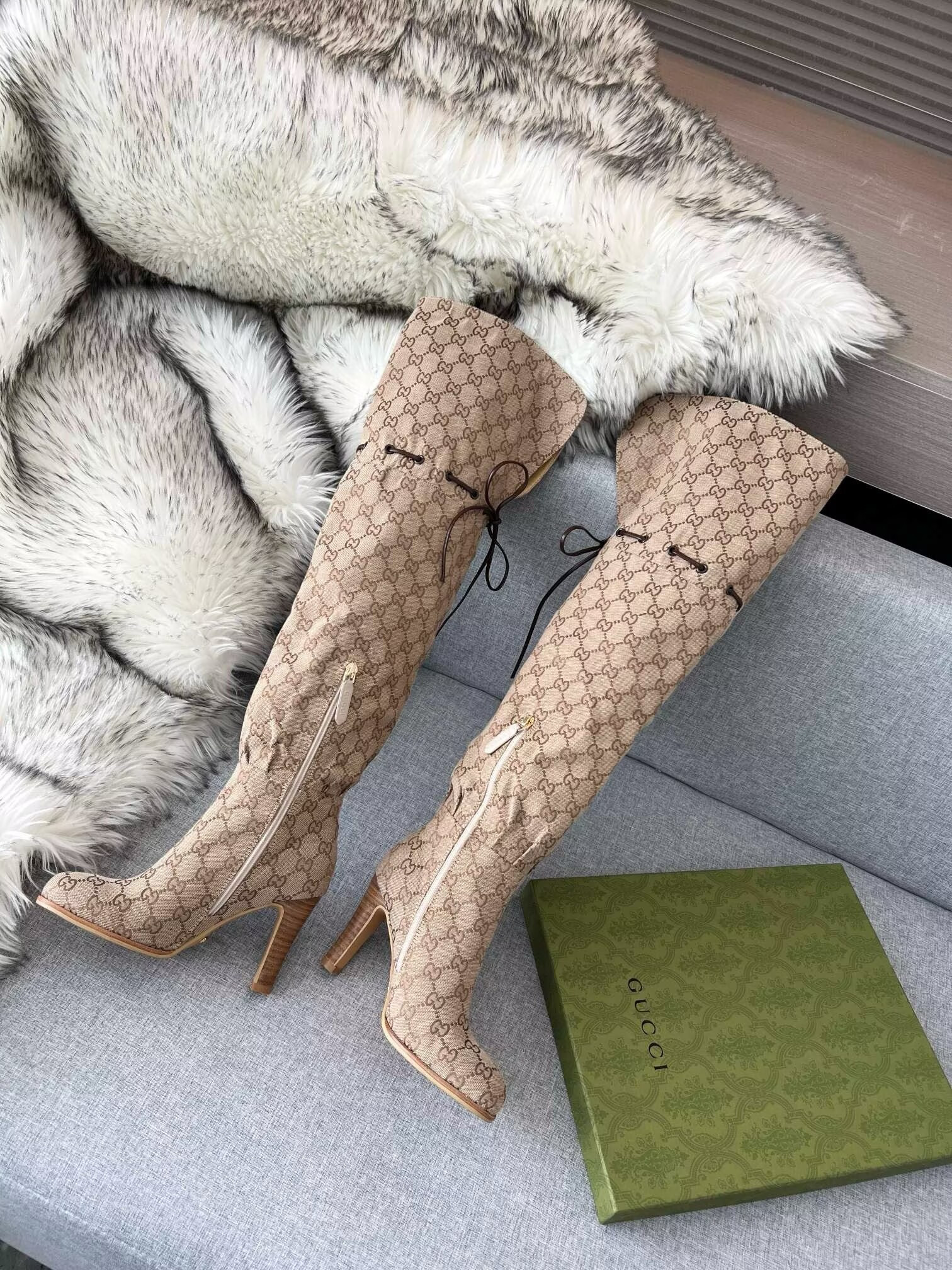 ua G*u*i boot 8.5cm heel