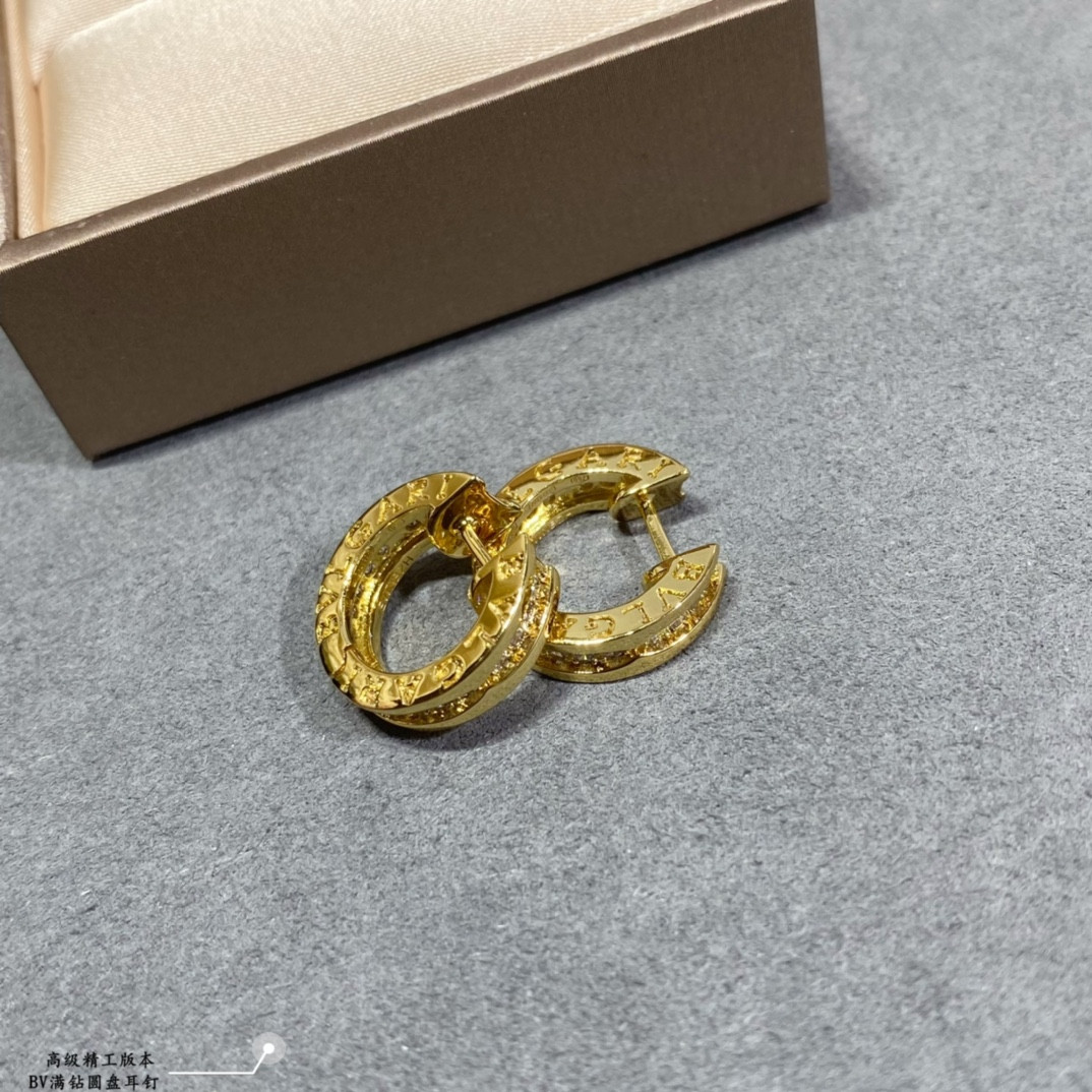 b*l*ai disc full of Di*m*nds earrings