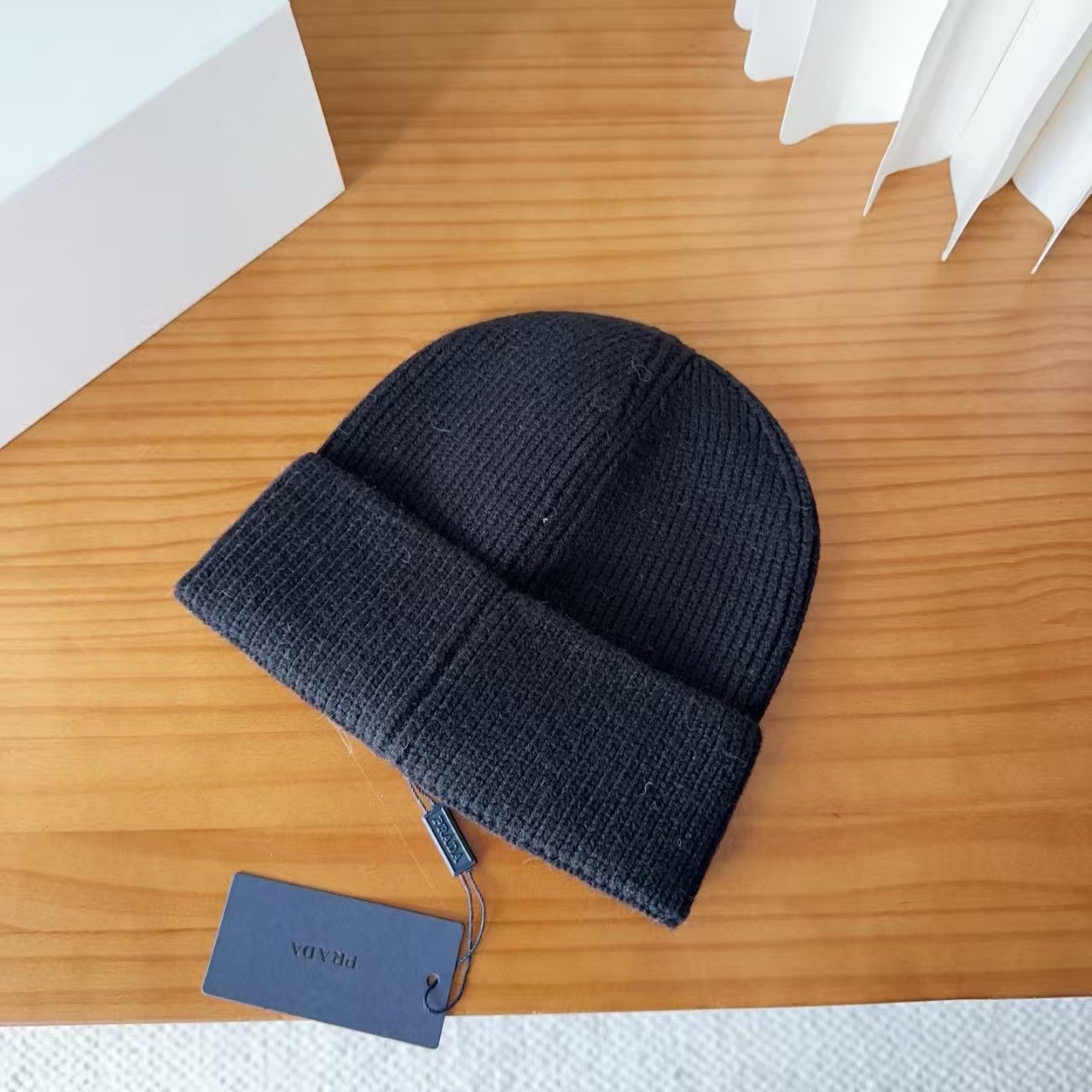 Pra*a knit hat