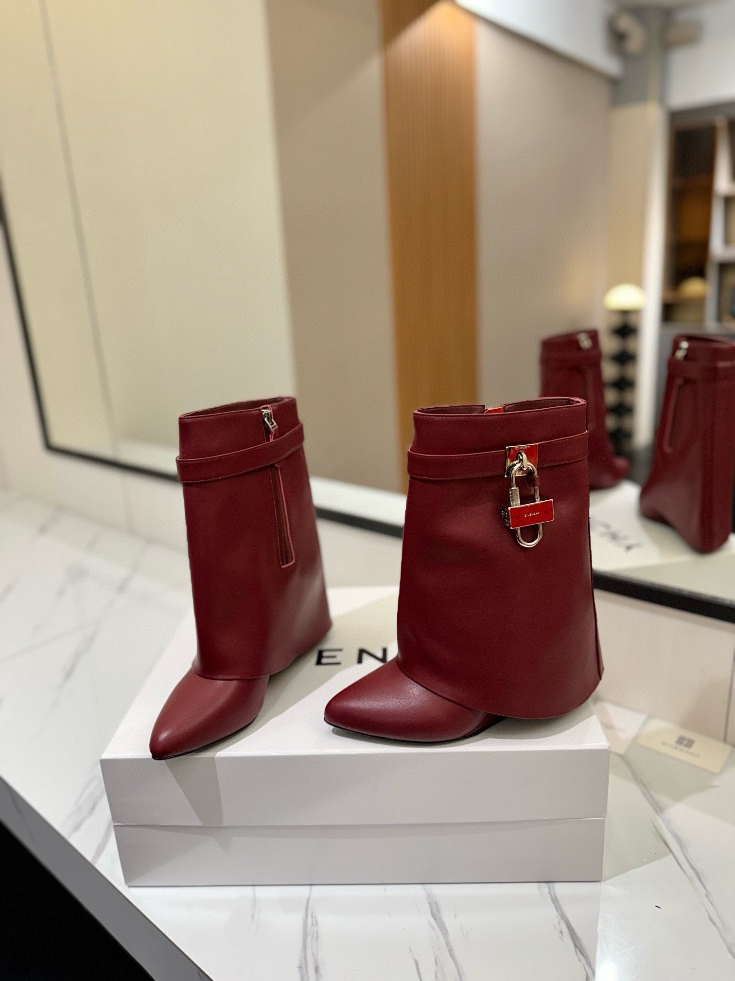 ua G1uenchy boots