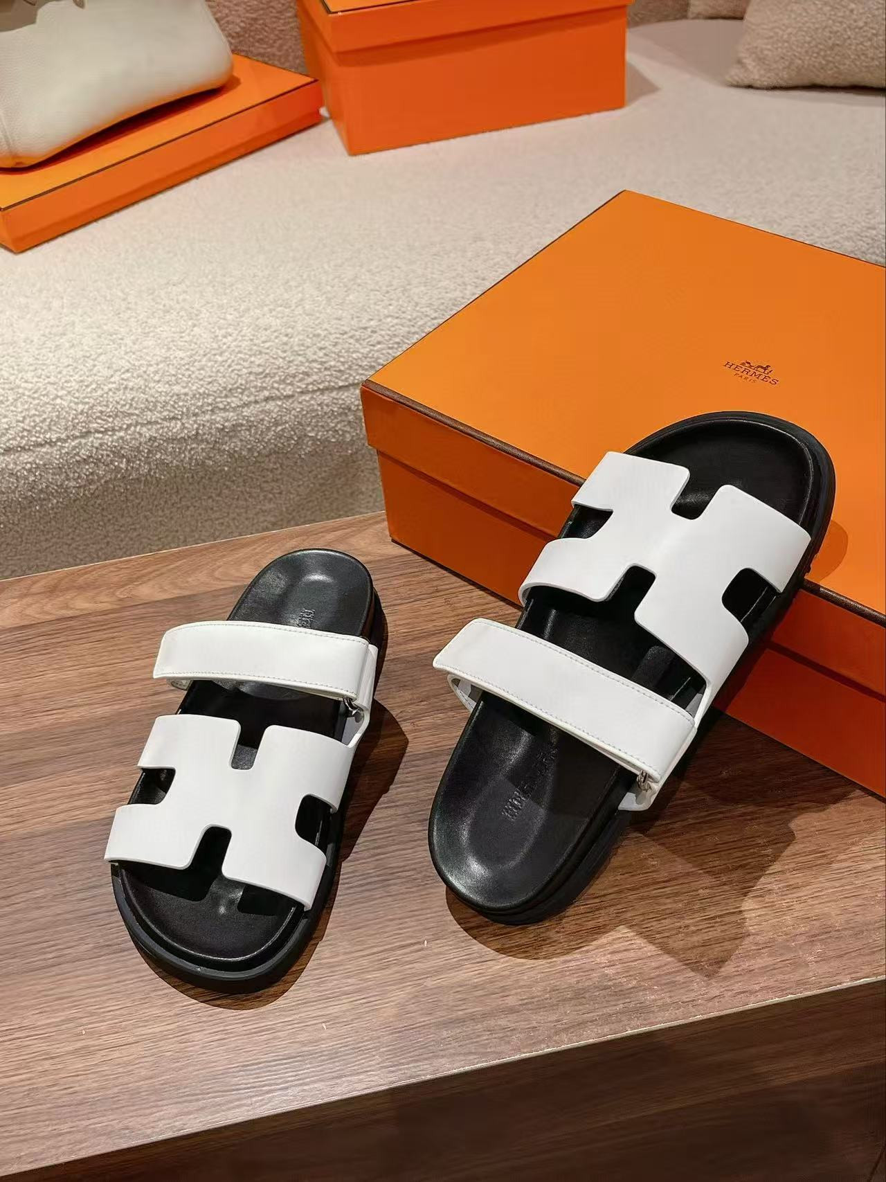 ua H**mes chypre sandal