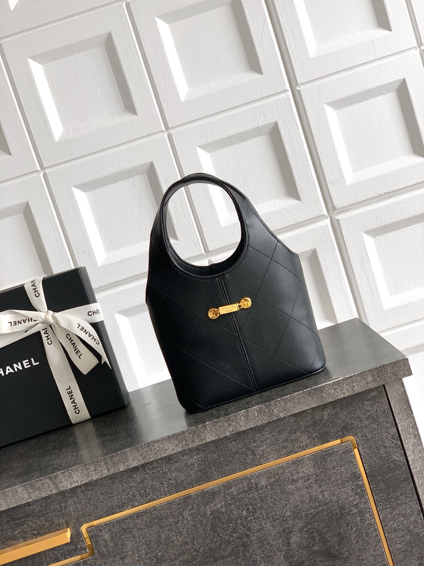 Ch*el small shopping bag 27.5x21x10cm