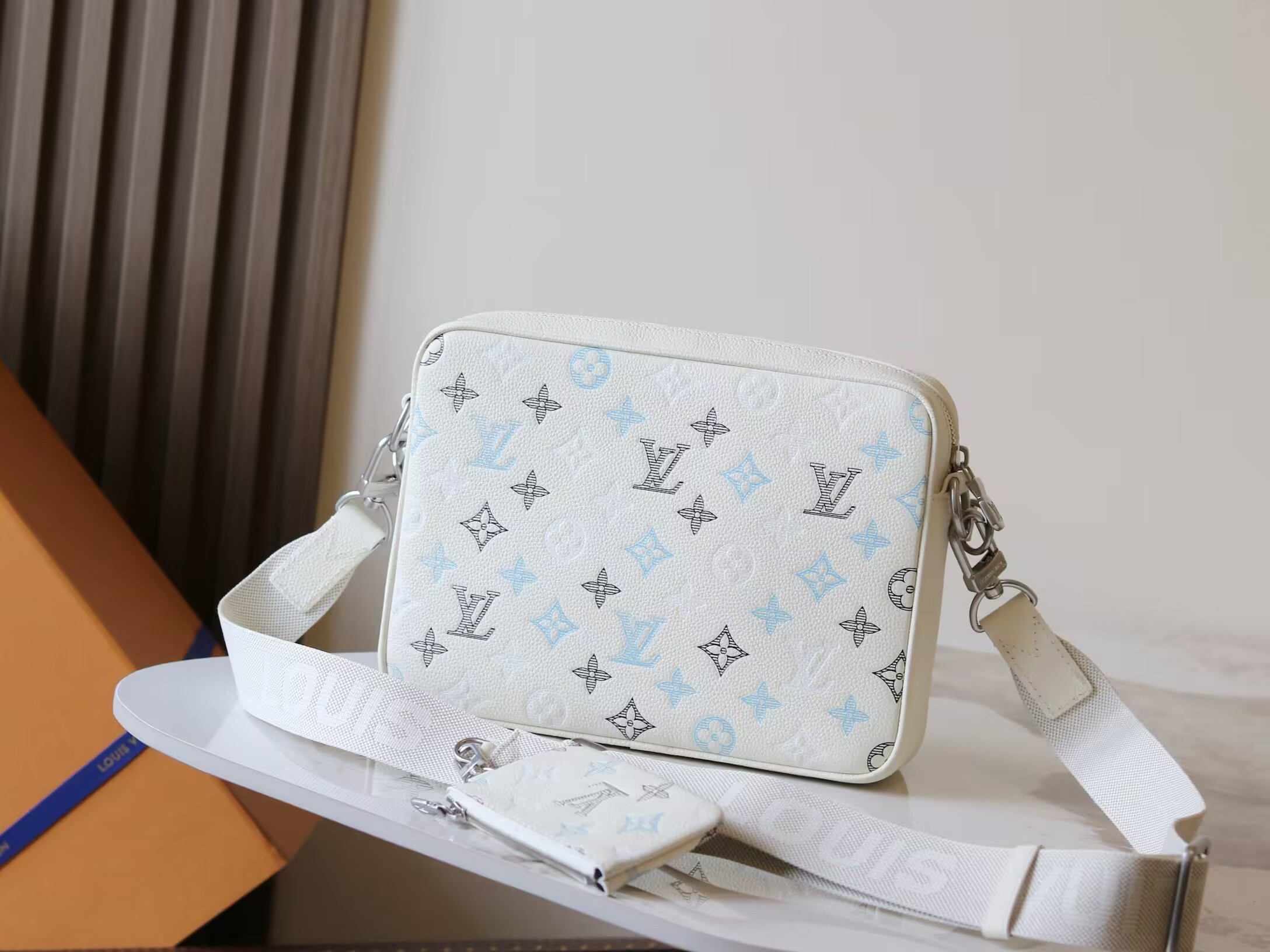 LV Trio Messenger M28854 25x18.5x7cm