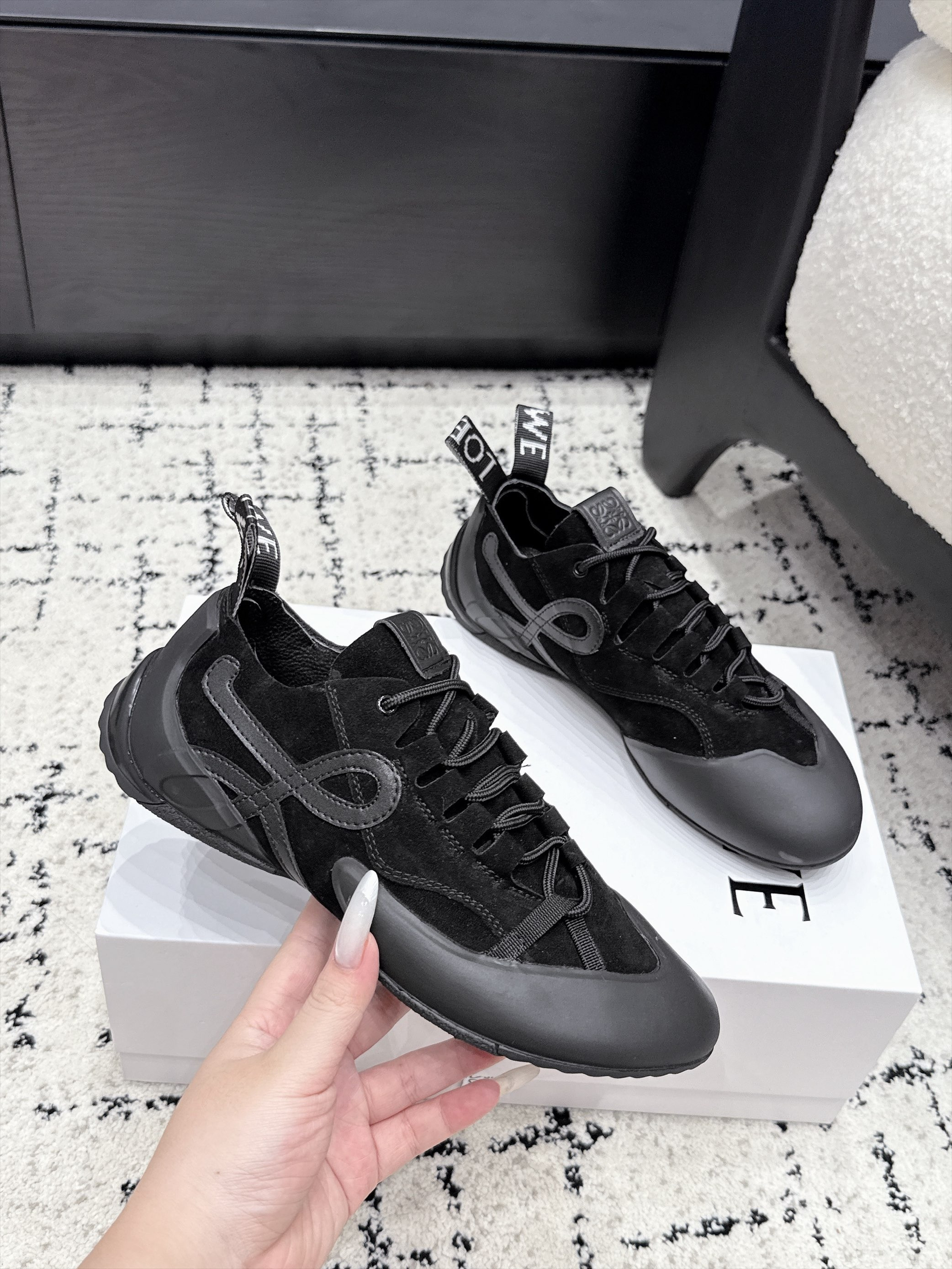 ua L0ew* grip sneaker