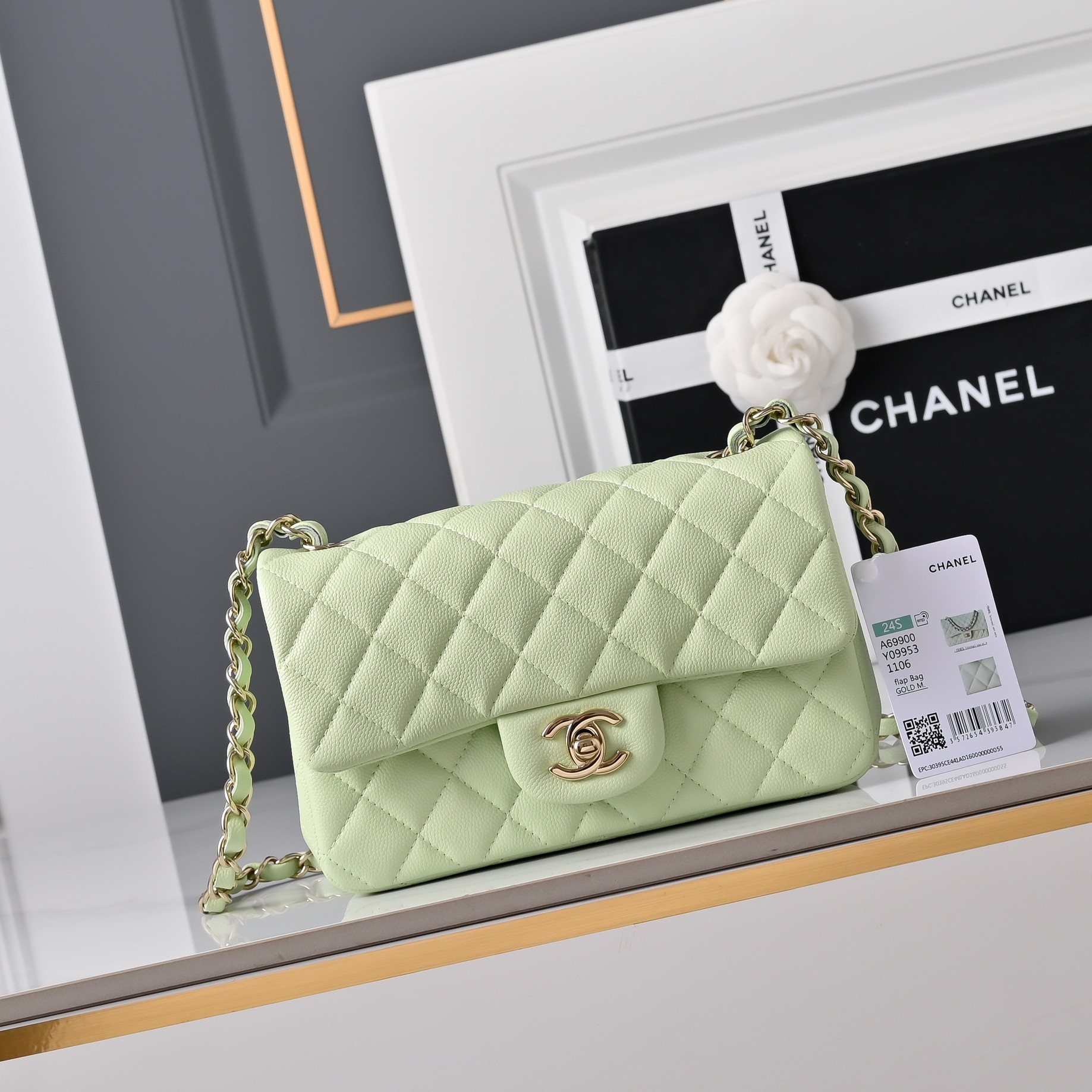 Ch*el mini flap bag caviar leather with light gold hardware a69900 20x12x6cm