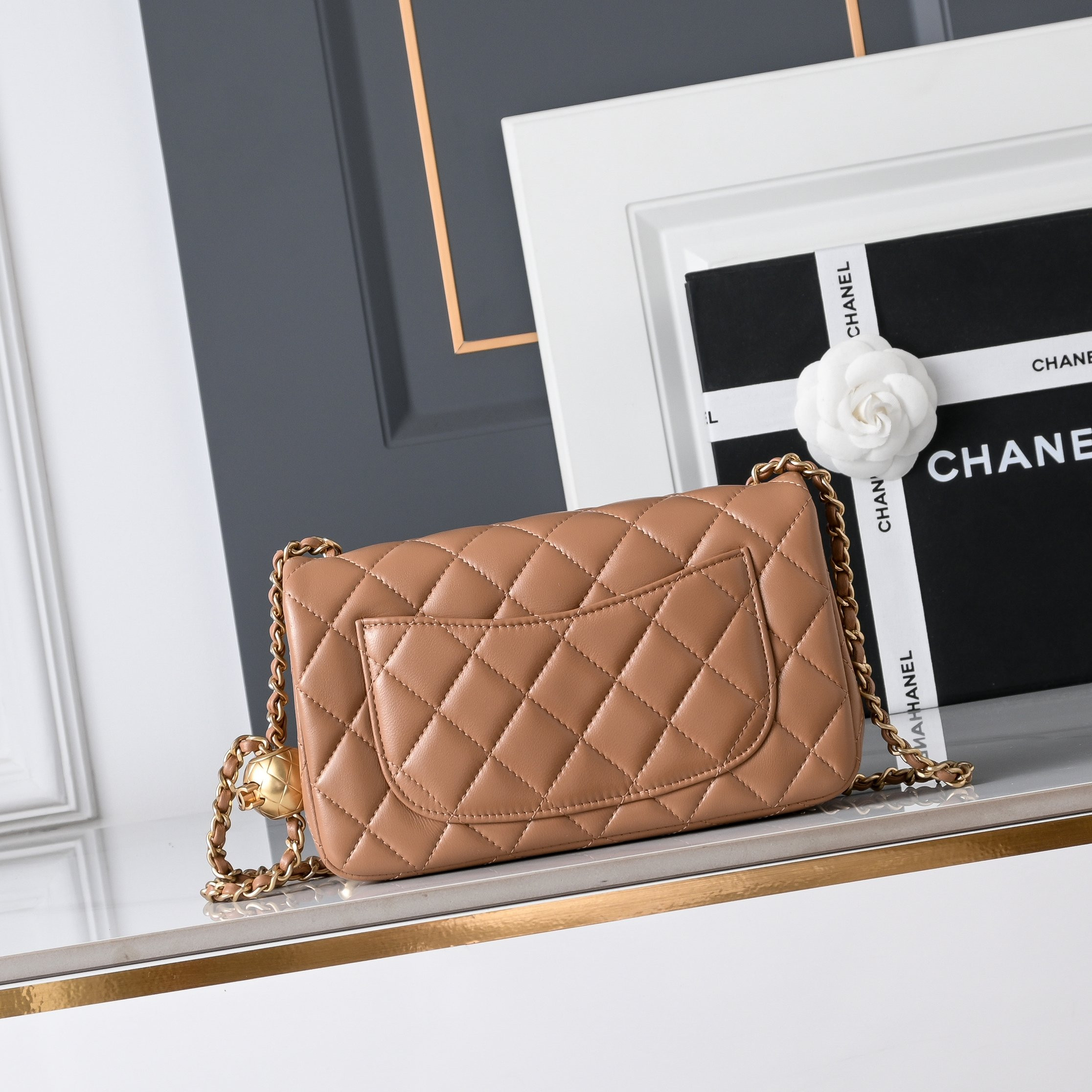Ch*el flap bag caramel as1787 20x13x7cm
