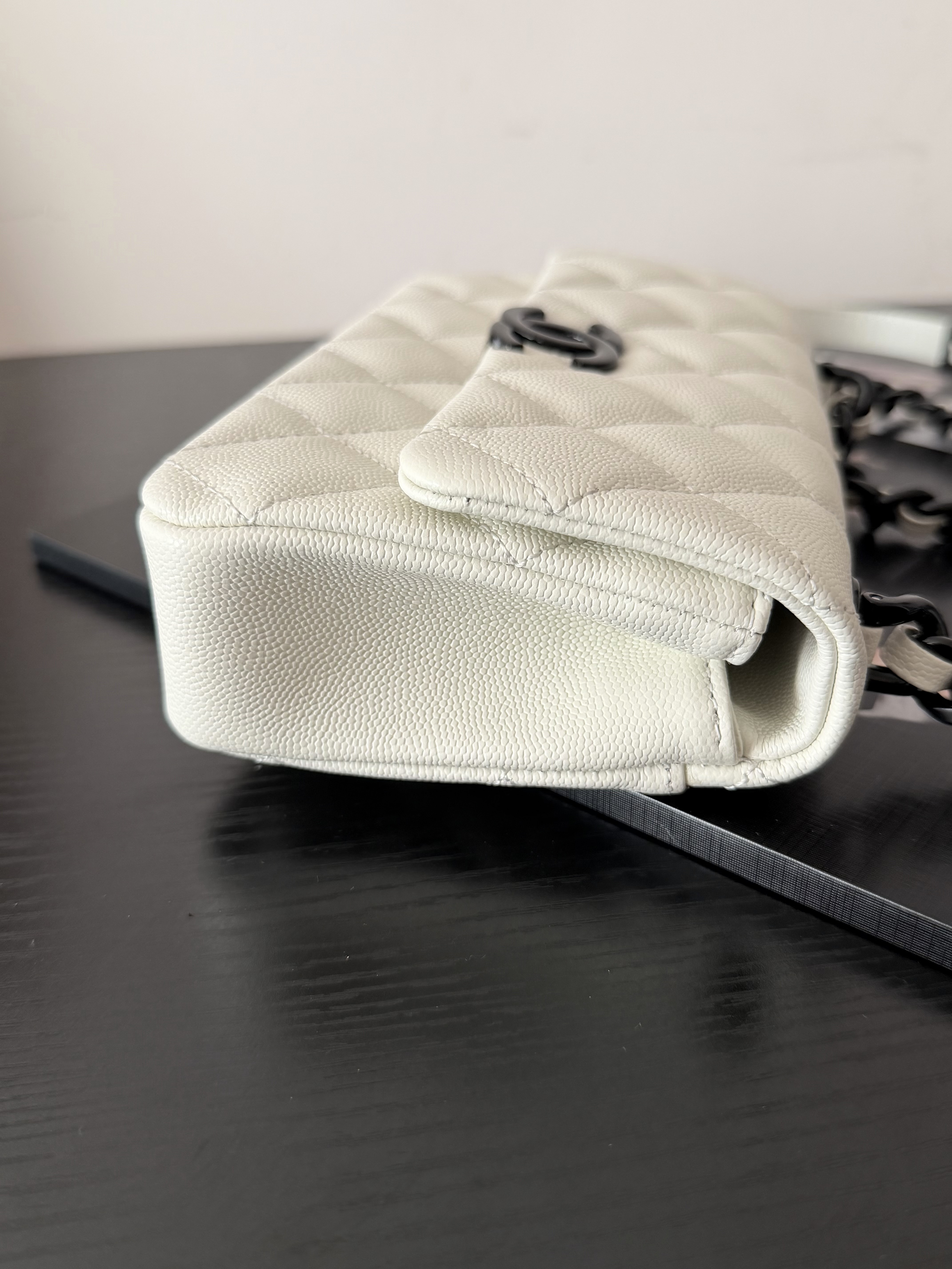 Ch*el flap bag as2302 20x12.5x6cm