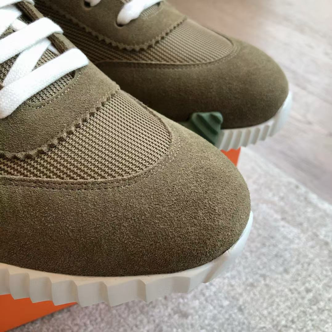 ua H**mes bouncing sneaker