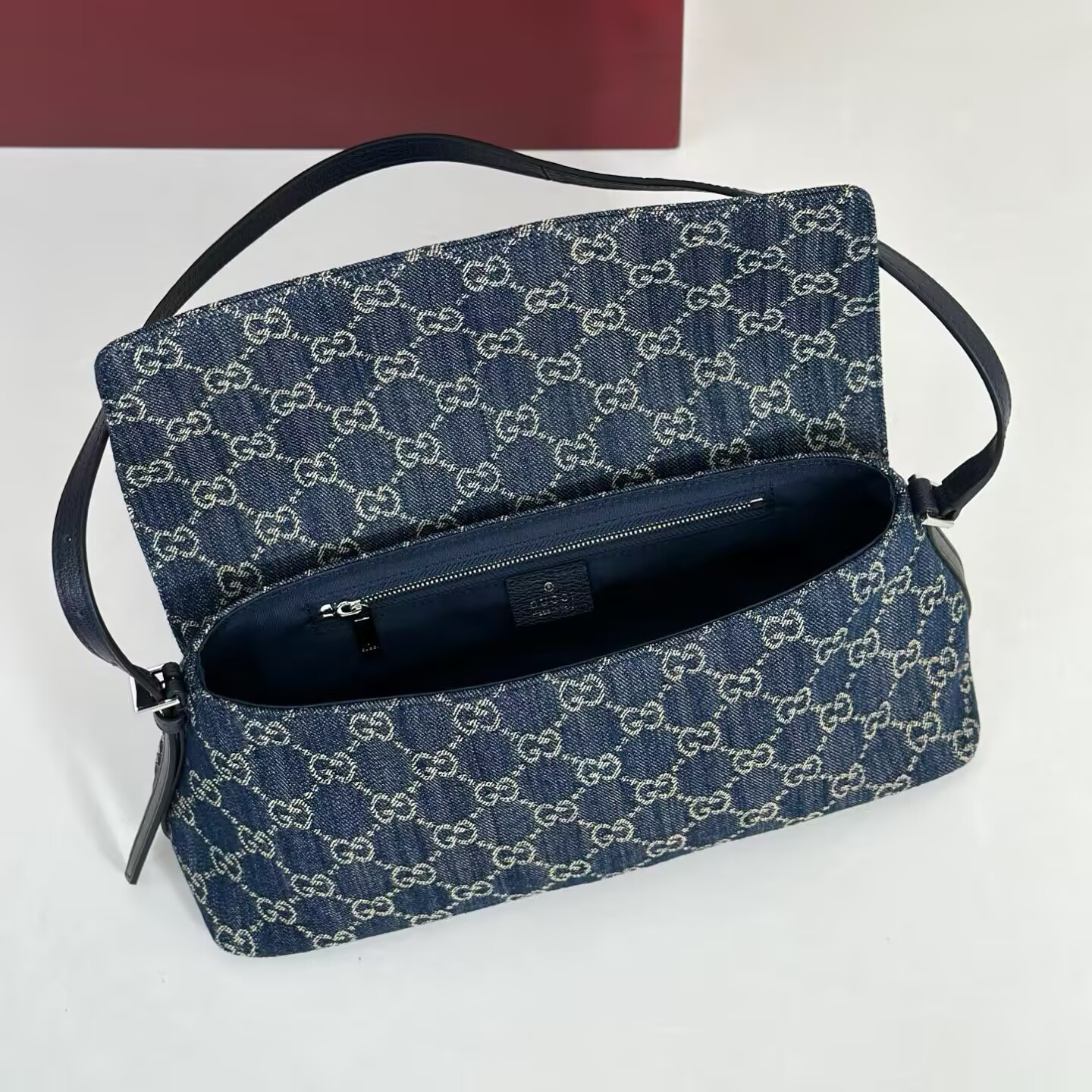 G*u*i madison medium shoulder bag 31x13x11.5cm