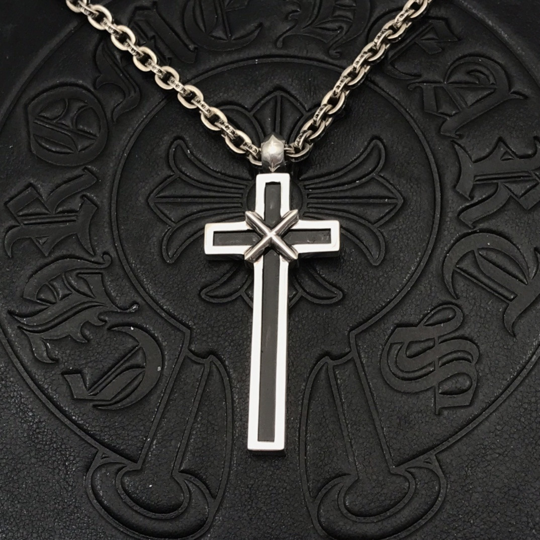 Ch**me He**ts cross necklace