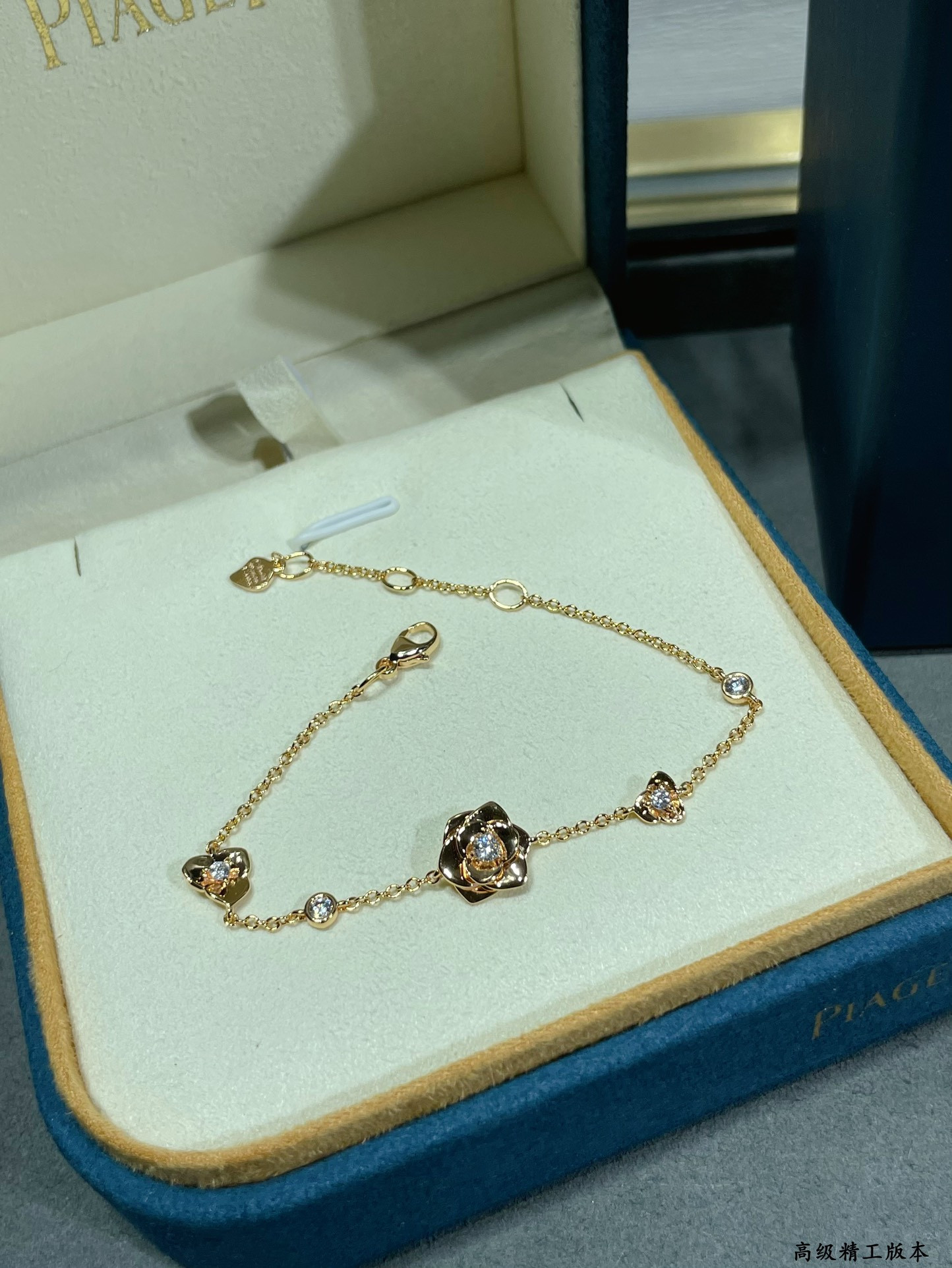 P1aget polished gold flower bracelet