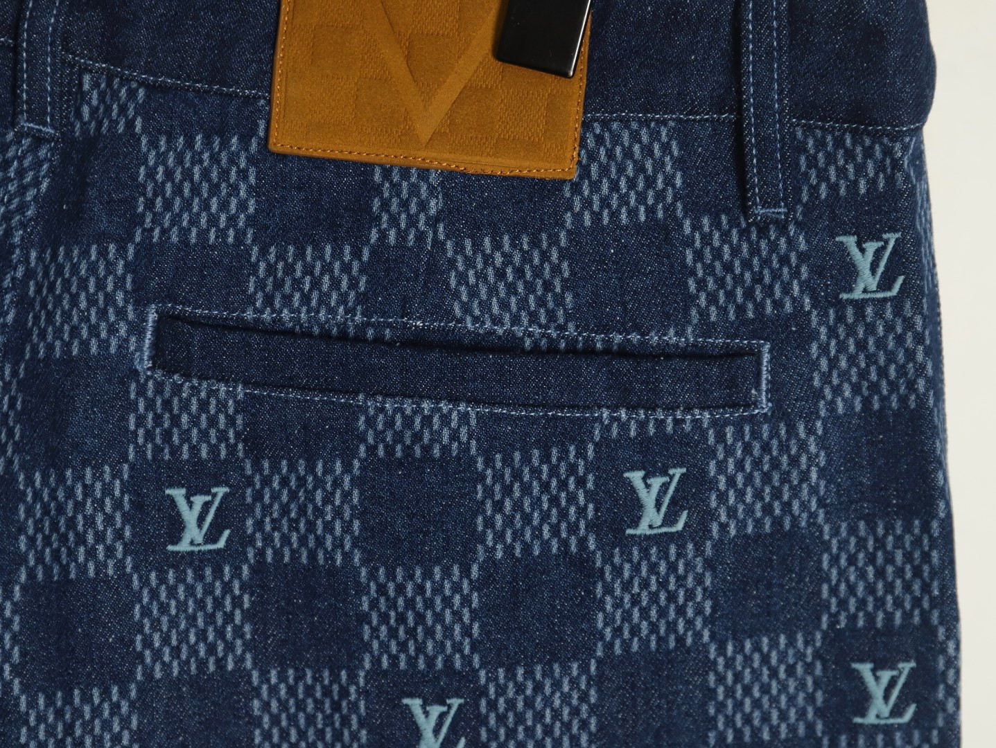 l0*is V*t0n lv shorts