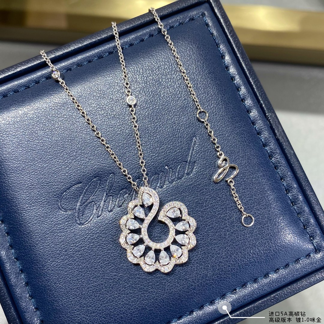 Ch0pard lace edge necklace