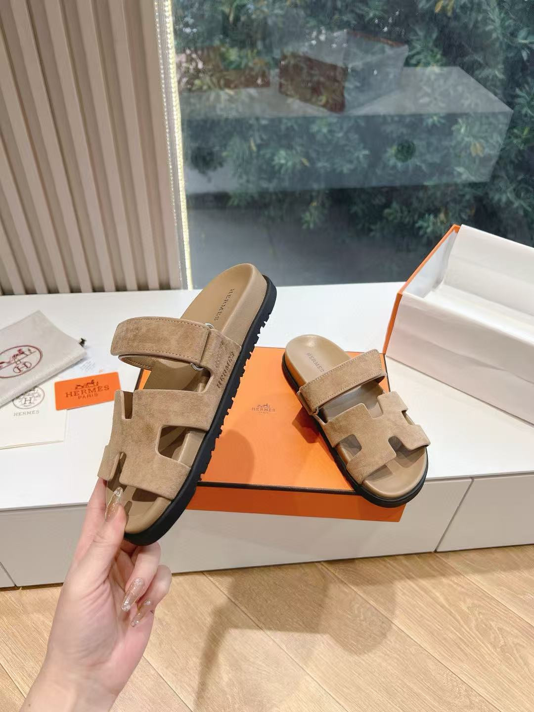 ua H**mes chypre sandal