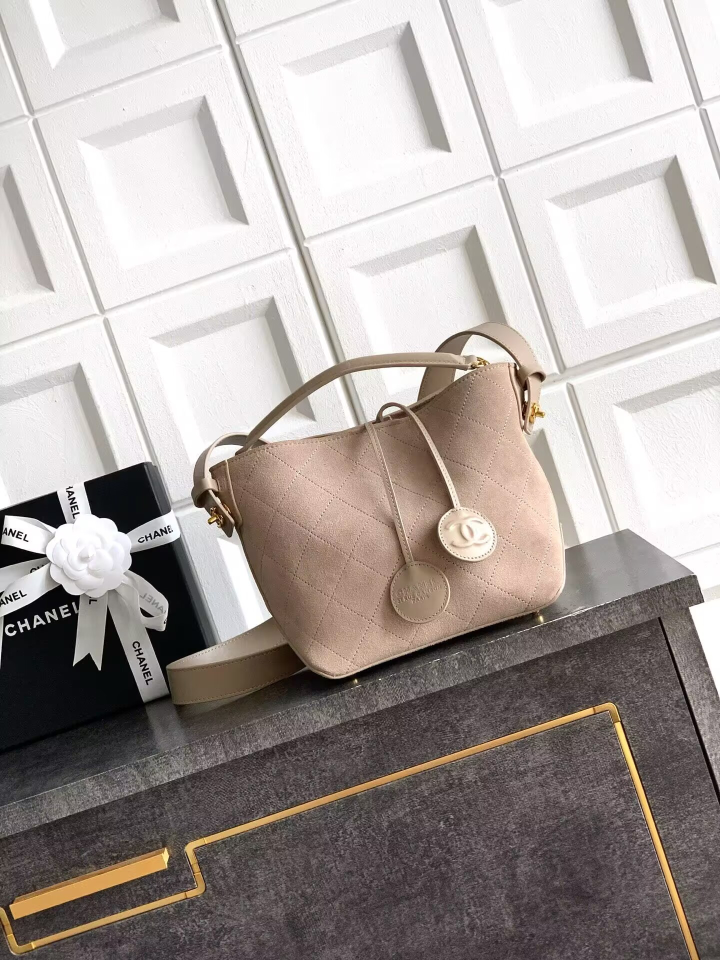 Ch*el bucket bag 20x11x18cm