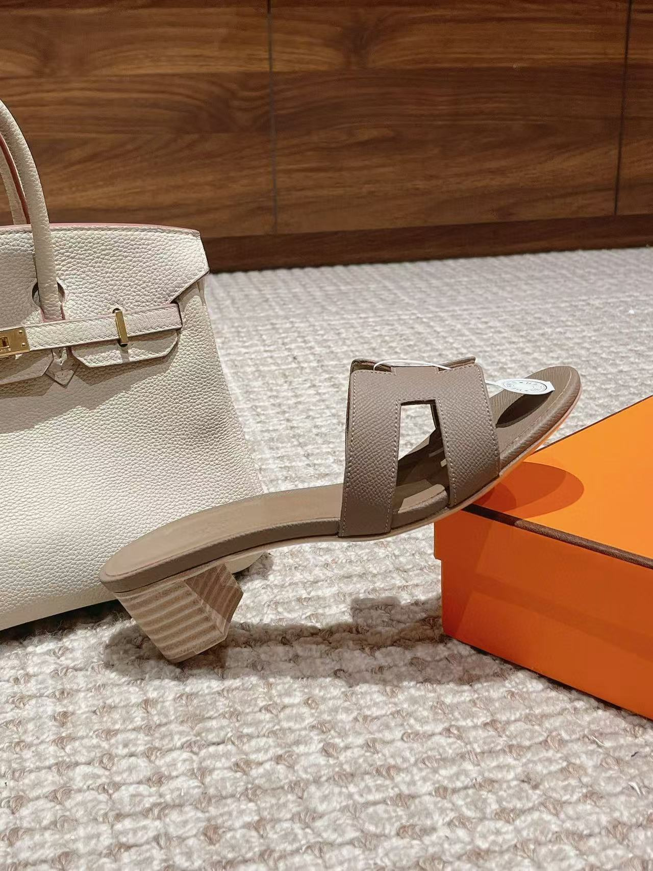 ua H**mes oasis sandal