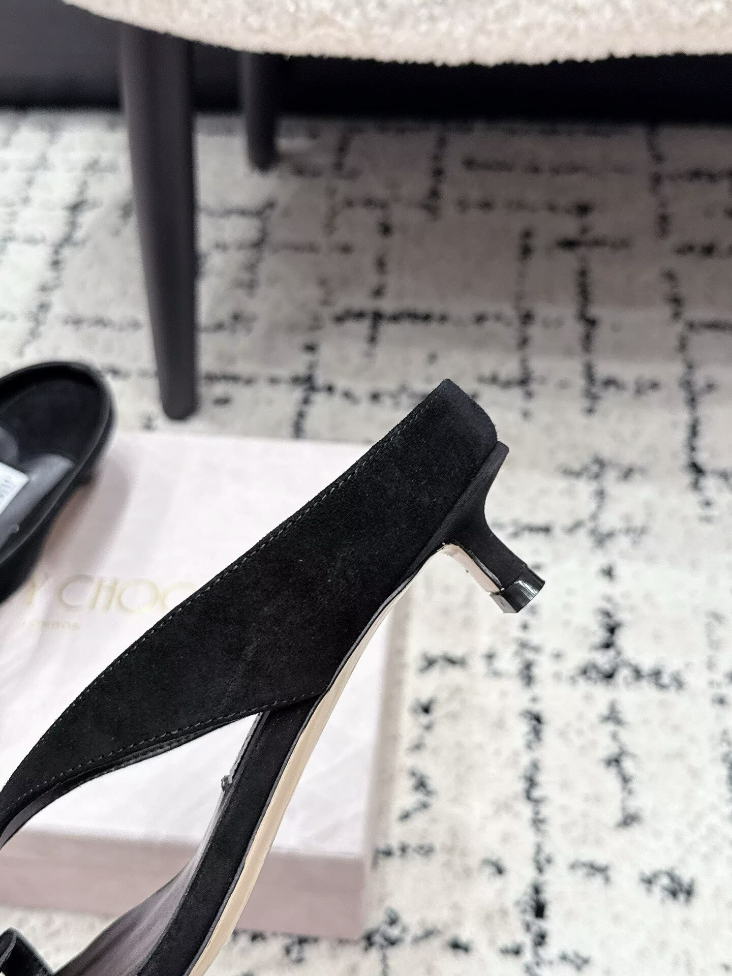 ua Ji*y Ch* emeri sandals