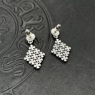 ch**me he**ts large Di*m*nd-shaped cross chain earrings