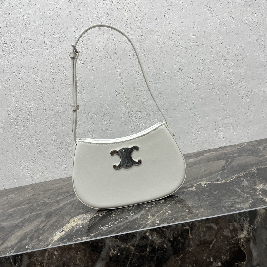 Ce**e medium tilly bag in shiny calfskin 22x13.5x4cm