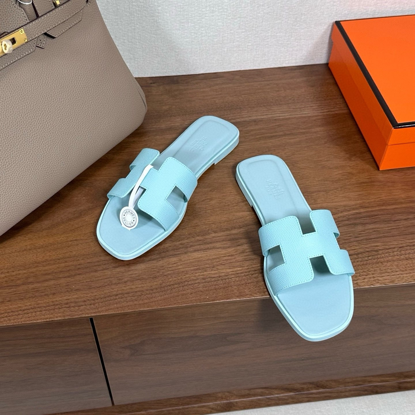ua H**mes oran sandal