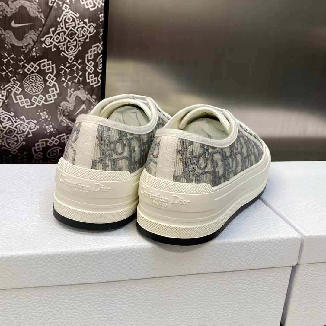 ua D*or sneaker