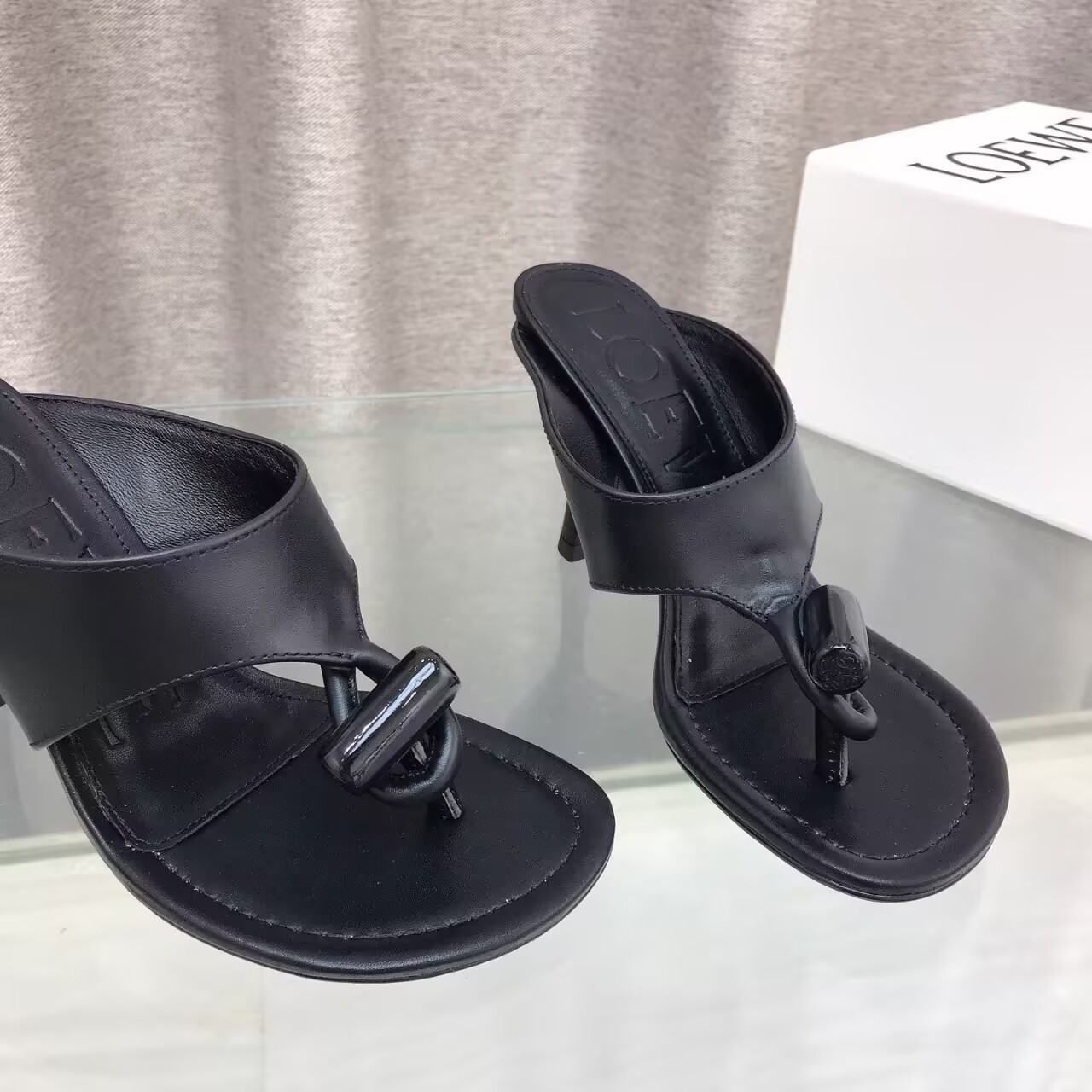 ua L0ew* toggle sandal