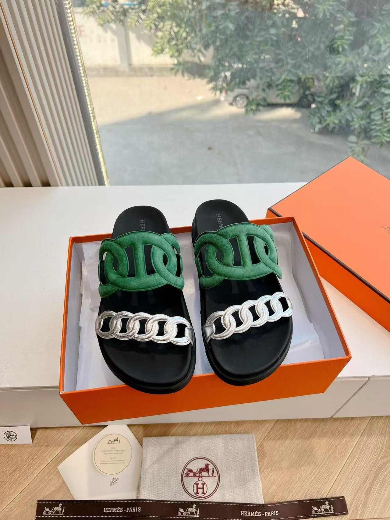 ua H**mes extra sandal