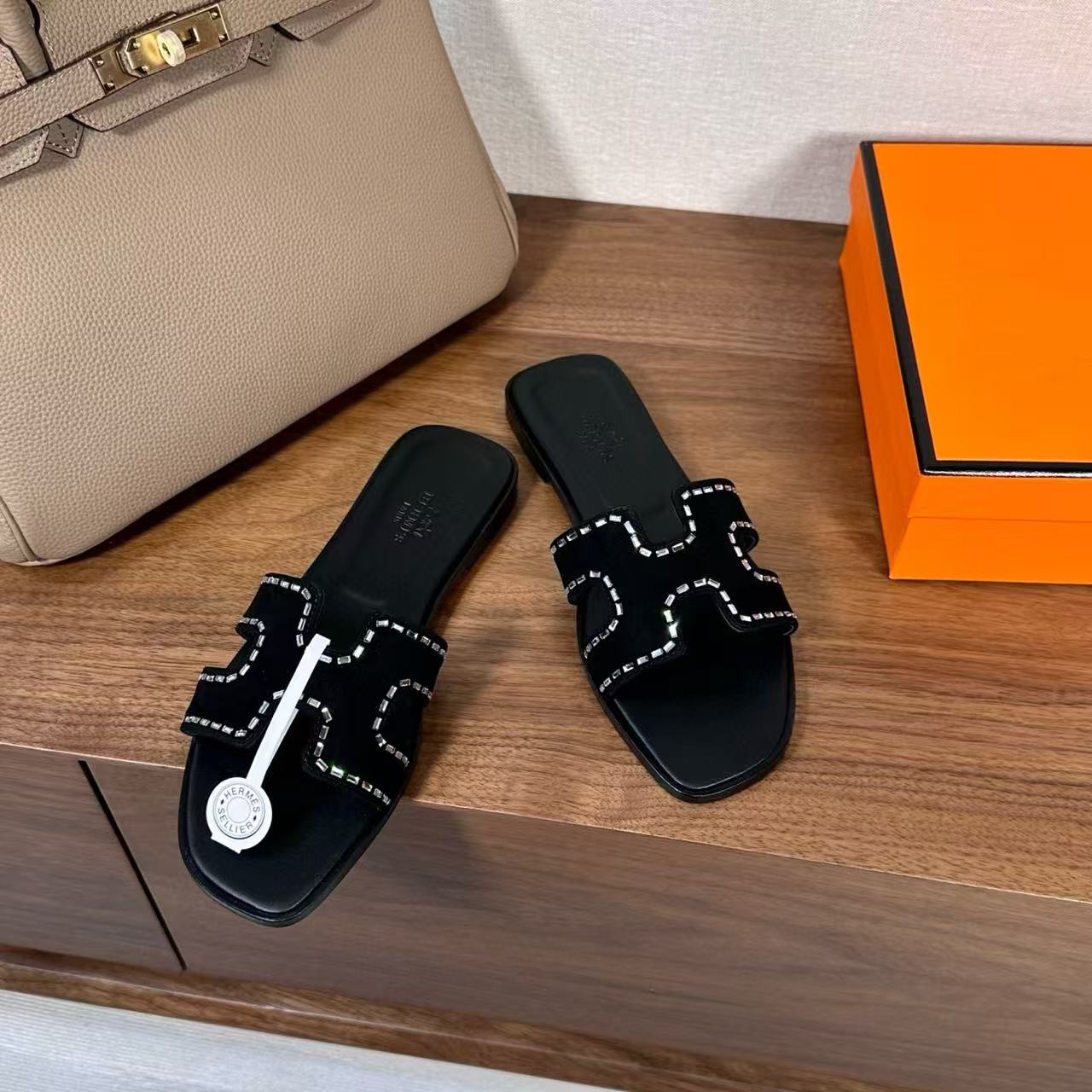 ua H**mes oran sandal