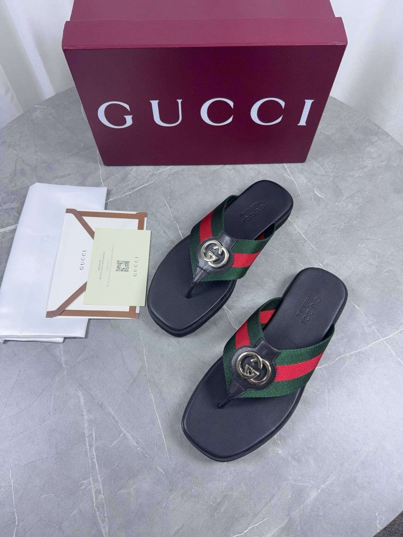ua G*u*i thong sandal