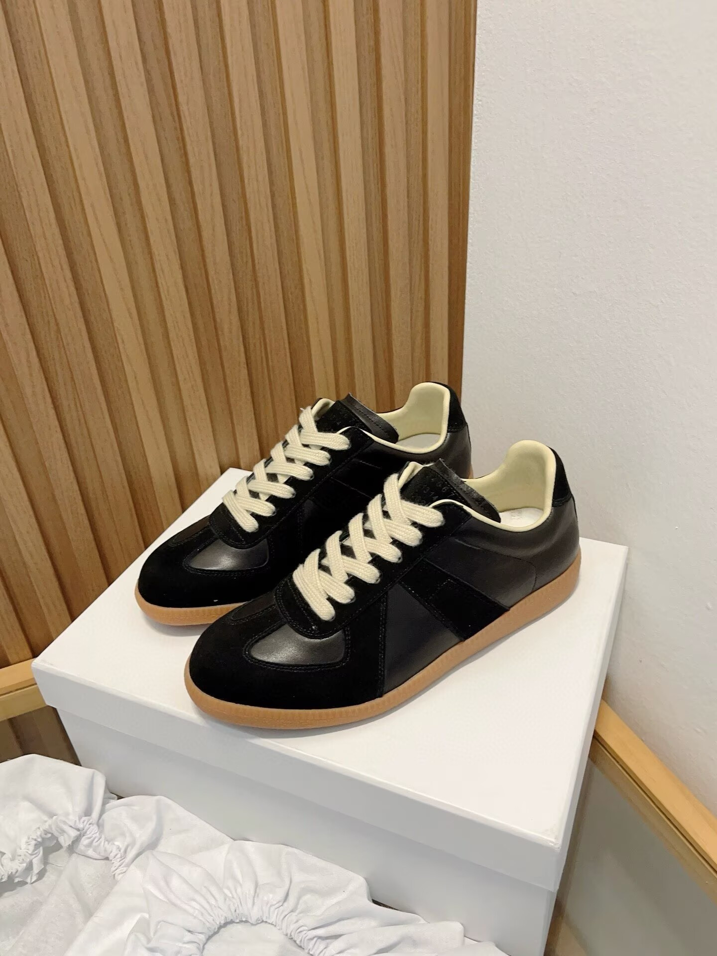 ua ma*s*n Ma*i*la mm6 black sneakers