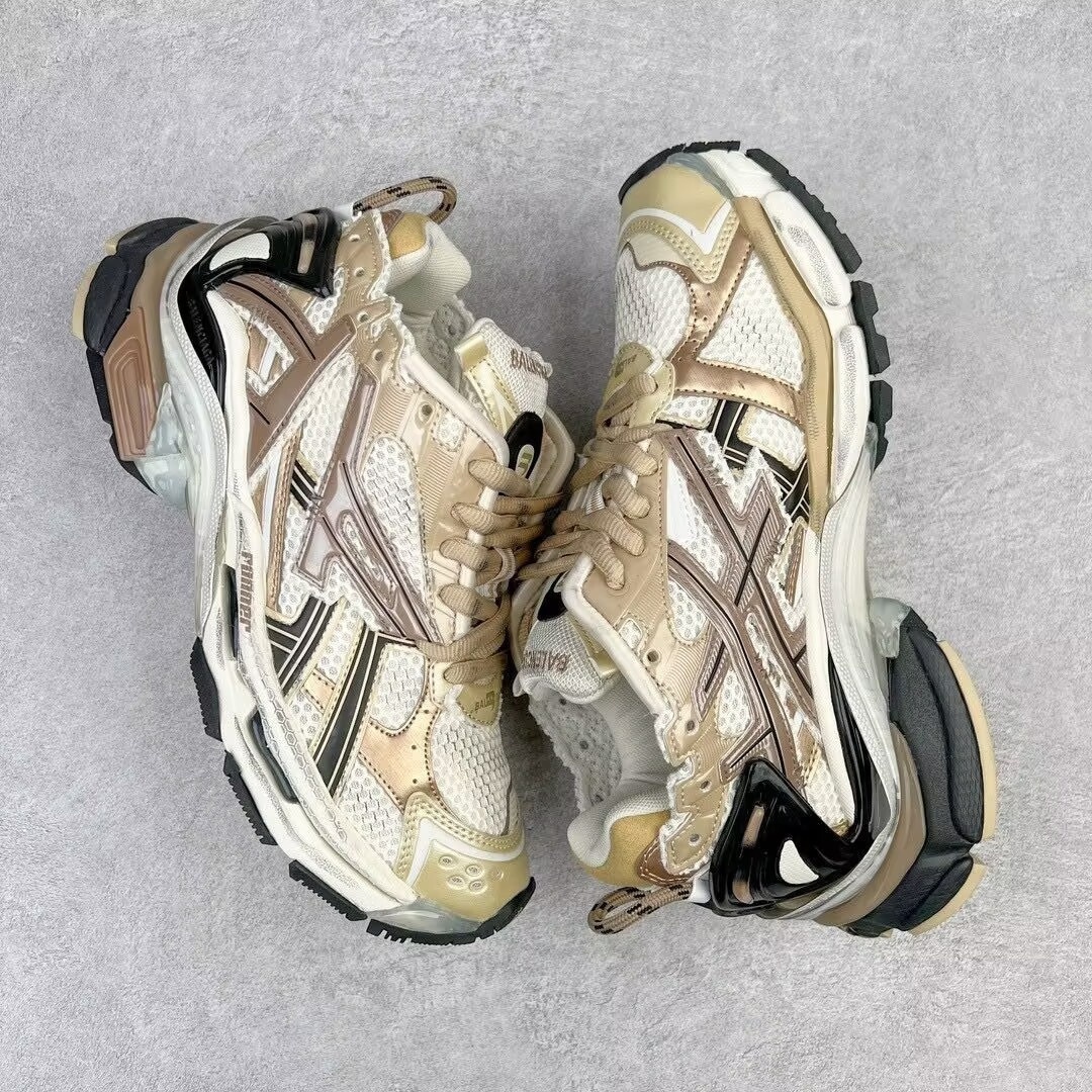 ua Ba*len*cia*ga runner sneaker
