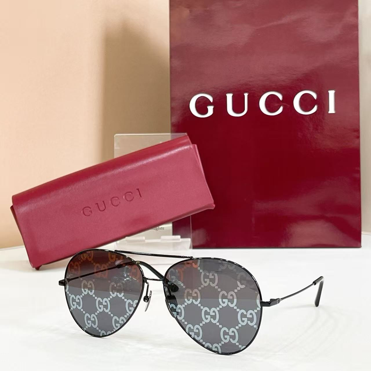 G*u*i glasses