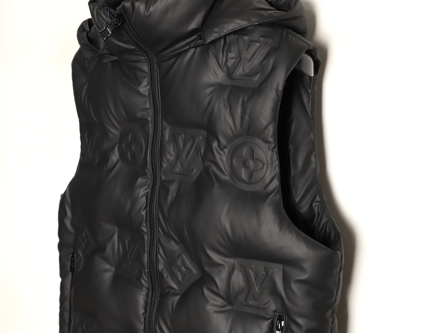 l0*is V*t0n puffer vest