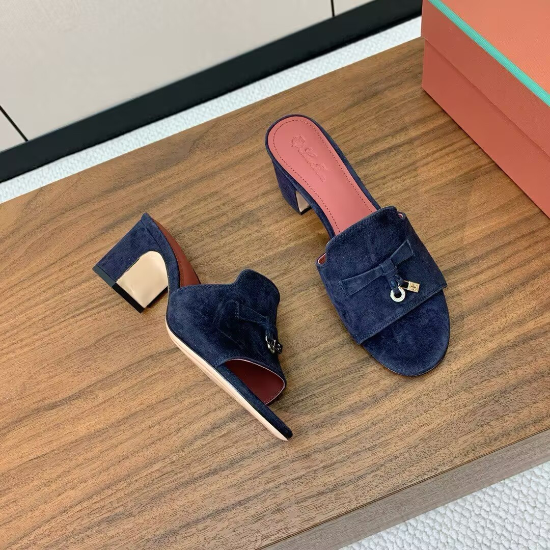 ua L**o p*ana summer charms sandal